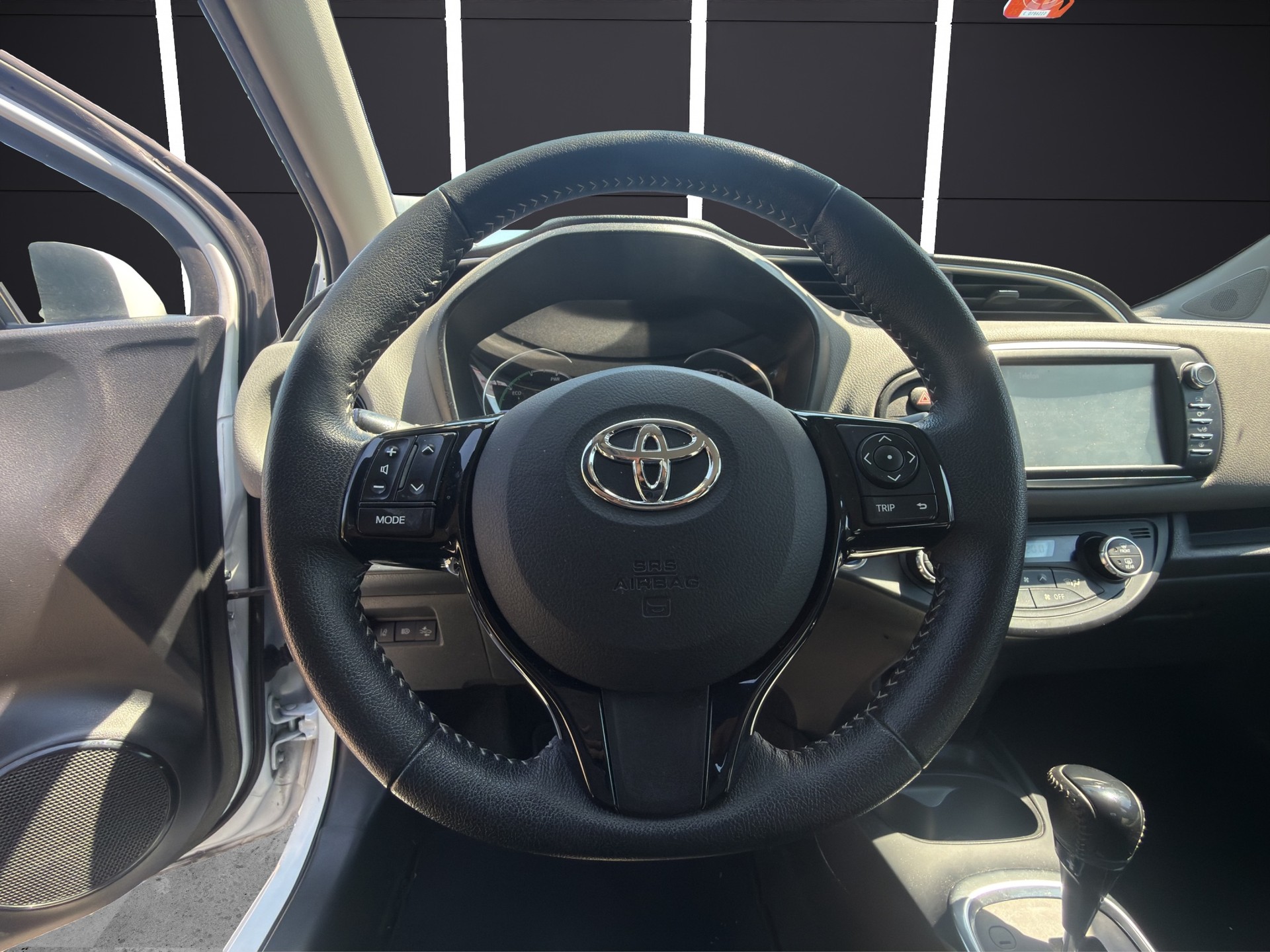 TOYOTA Yaris 1.5 VVT-i Hybrid Trend e-CVT-image-14