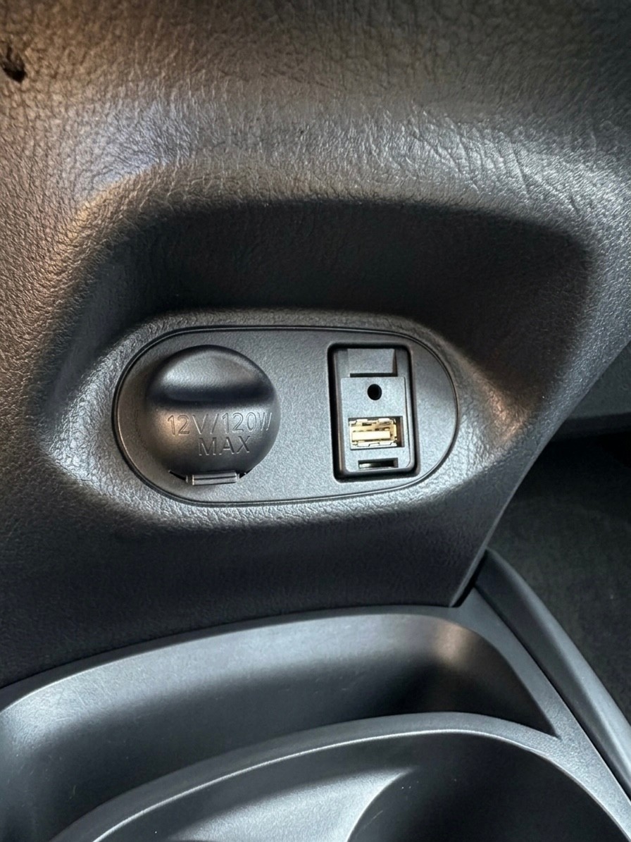 TOYOTA Yaris 1.5 VVT-i Hybrid Trend e-CVT-image-24