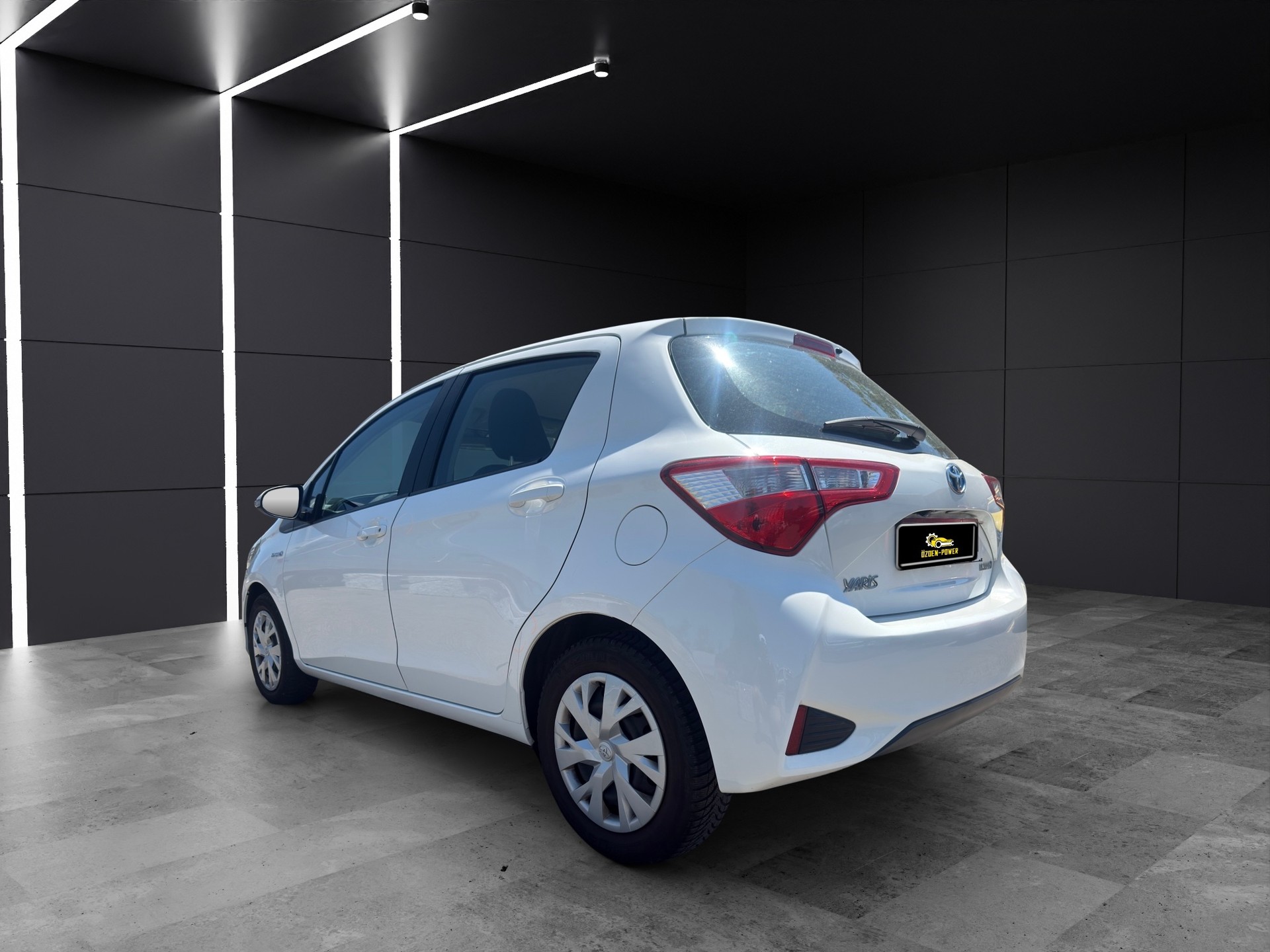 TOYOTA Yaris 1.5 VVT-i Hybrid Trend e-CVT-image-5