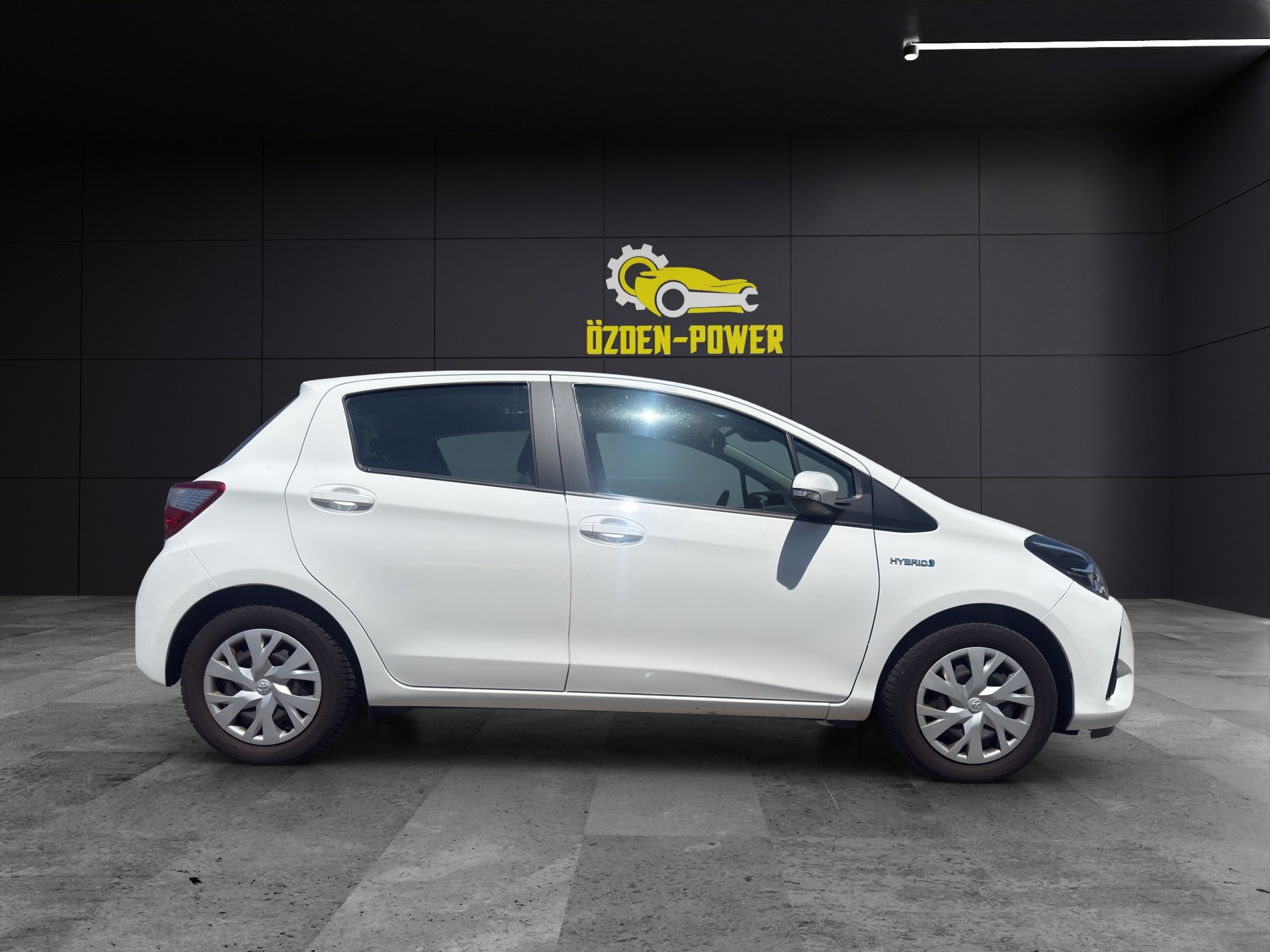 TOYOTA Yaris 1.5 VVT-i Hybrid Trend e-CVT-image-3