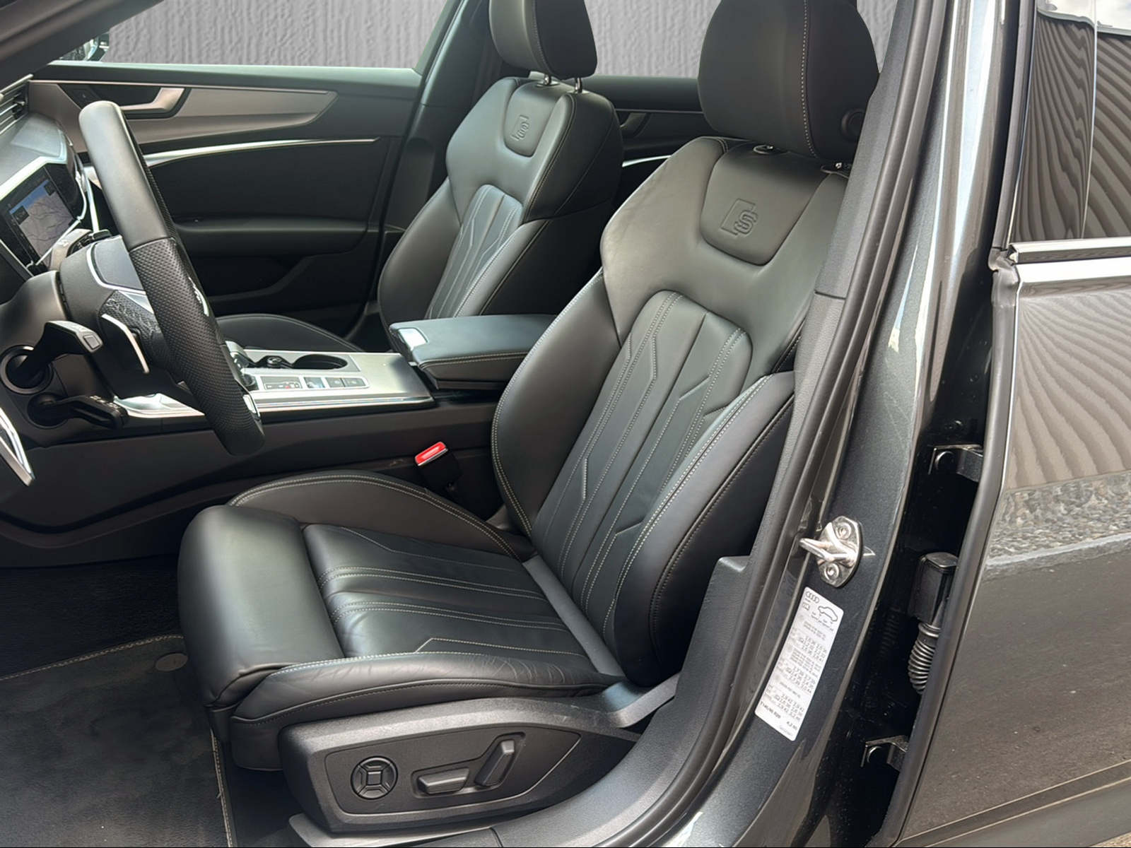 AUDI A6 Avant 55 TFSI S line quattro S-tronic*Luftfederung*Standheizung*AHK*Panoramadach*Black-Line*-image-7