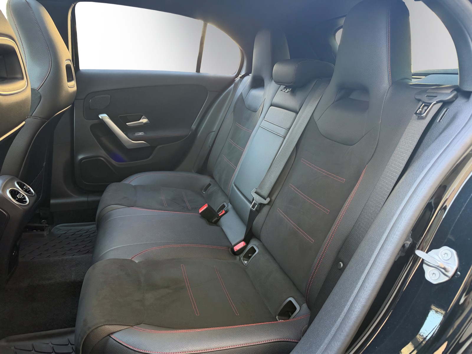 MERCEDES-BENZ A 200 AMG Line-image-12