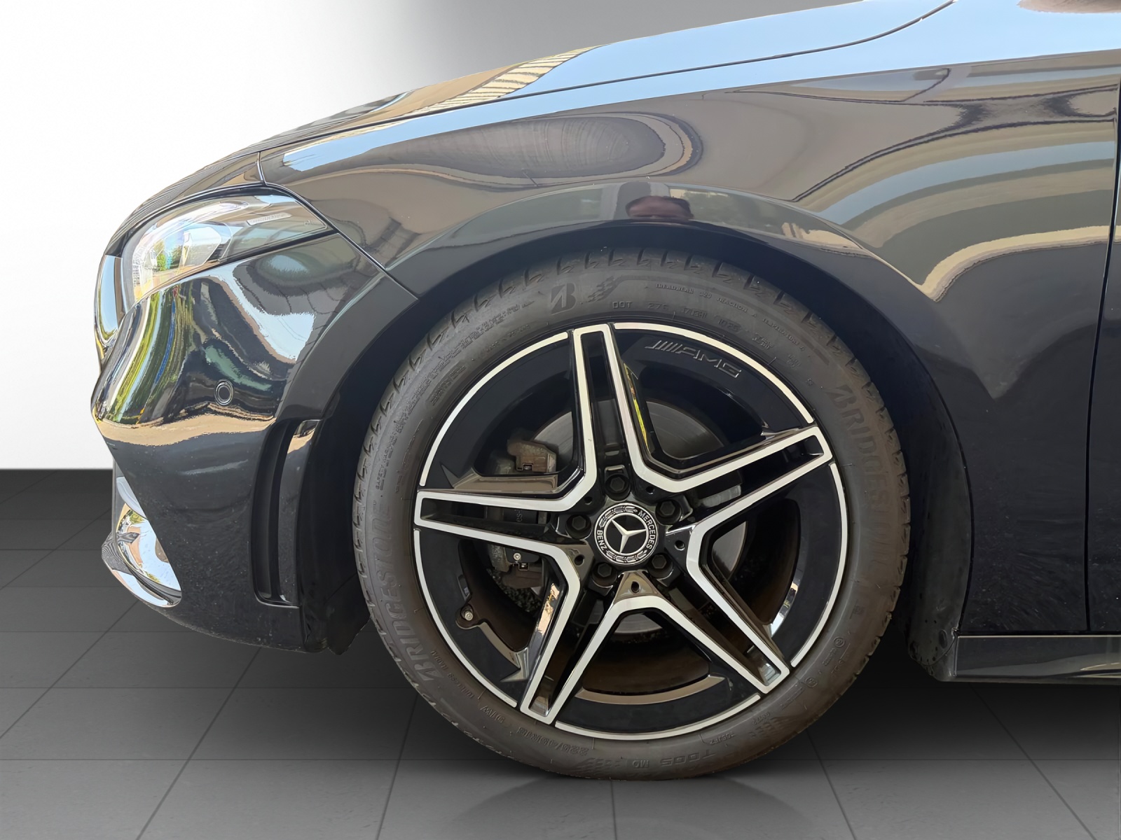 MERCEDES-BENZ A 200 AMG Line-image-5