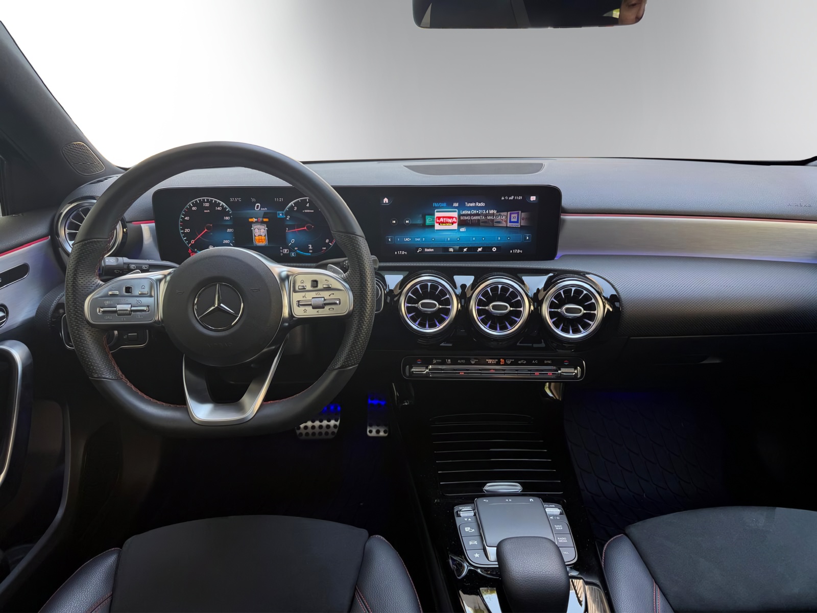 MERCEDES-BENZ A 200 AMG Line-image-6