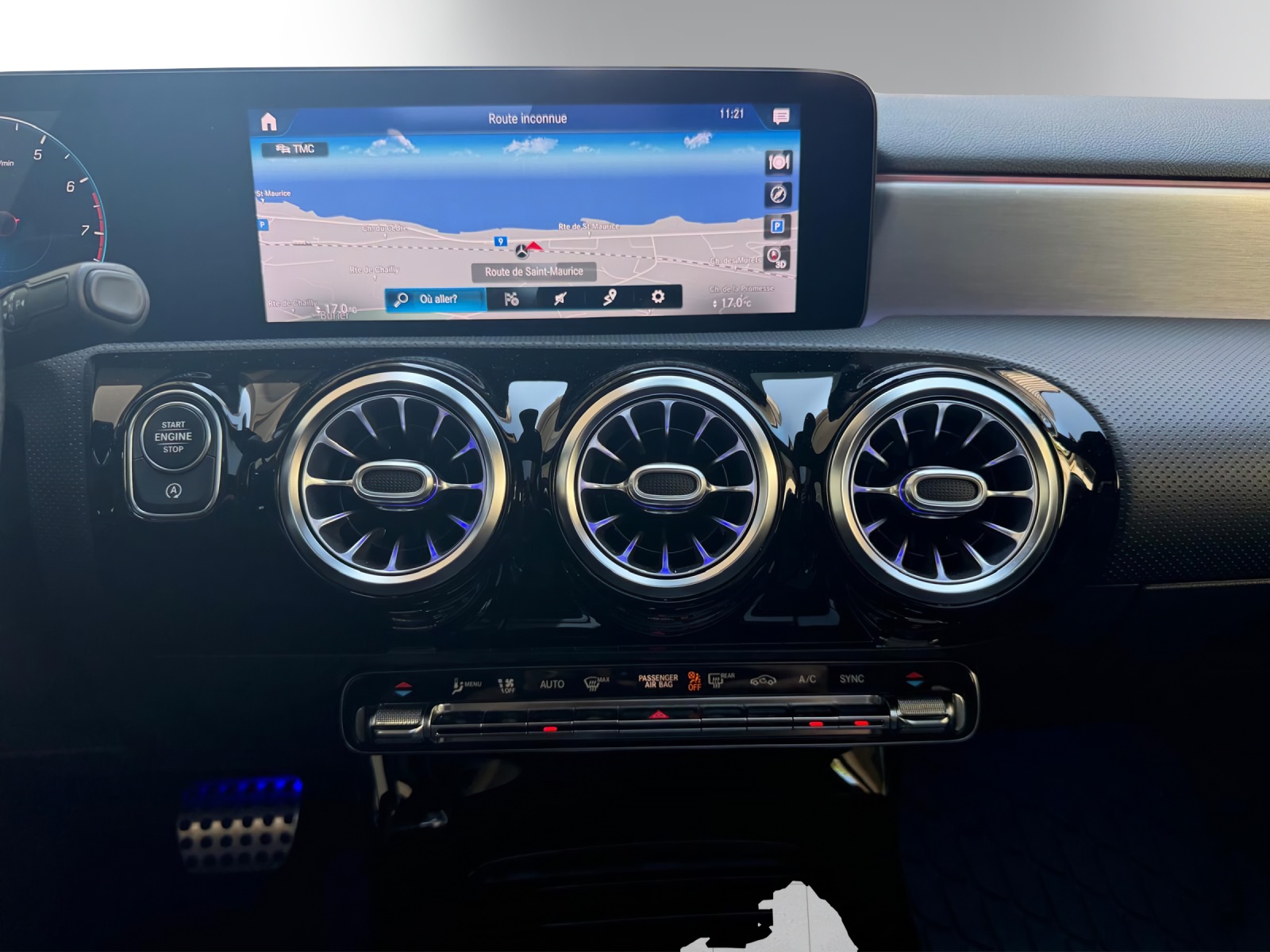 MERCEDES-BENZ A 200 AMG Line-image-10