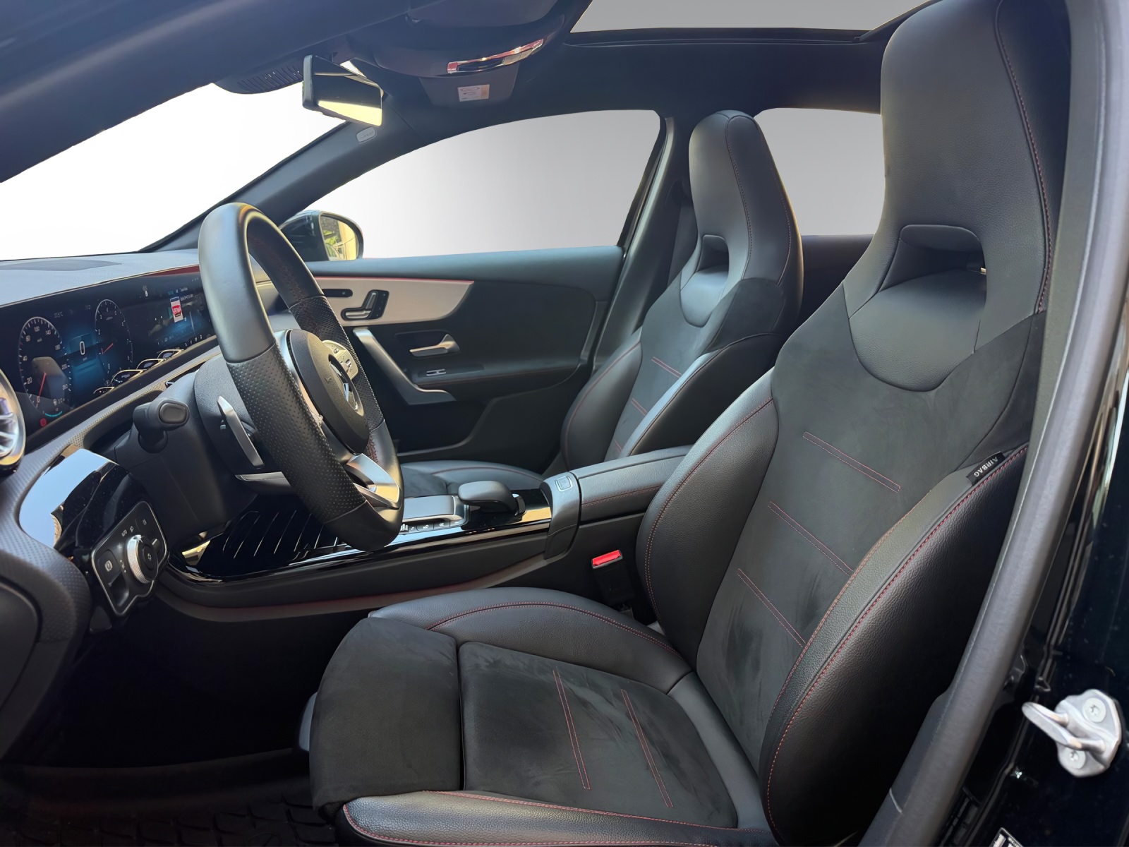 MERCEDES-BENZ A 200 AMG Line-image-9