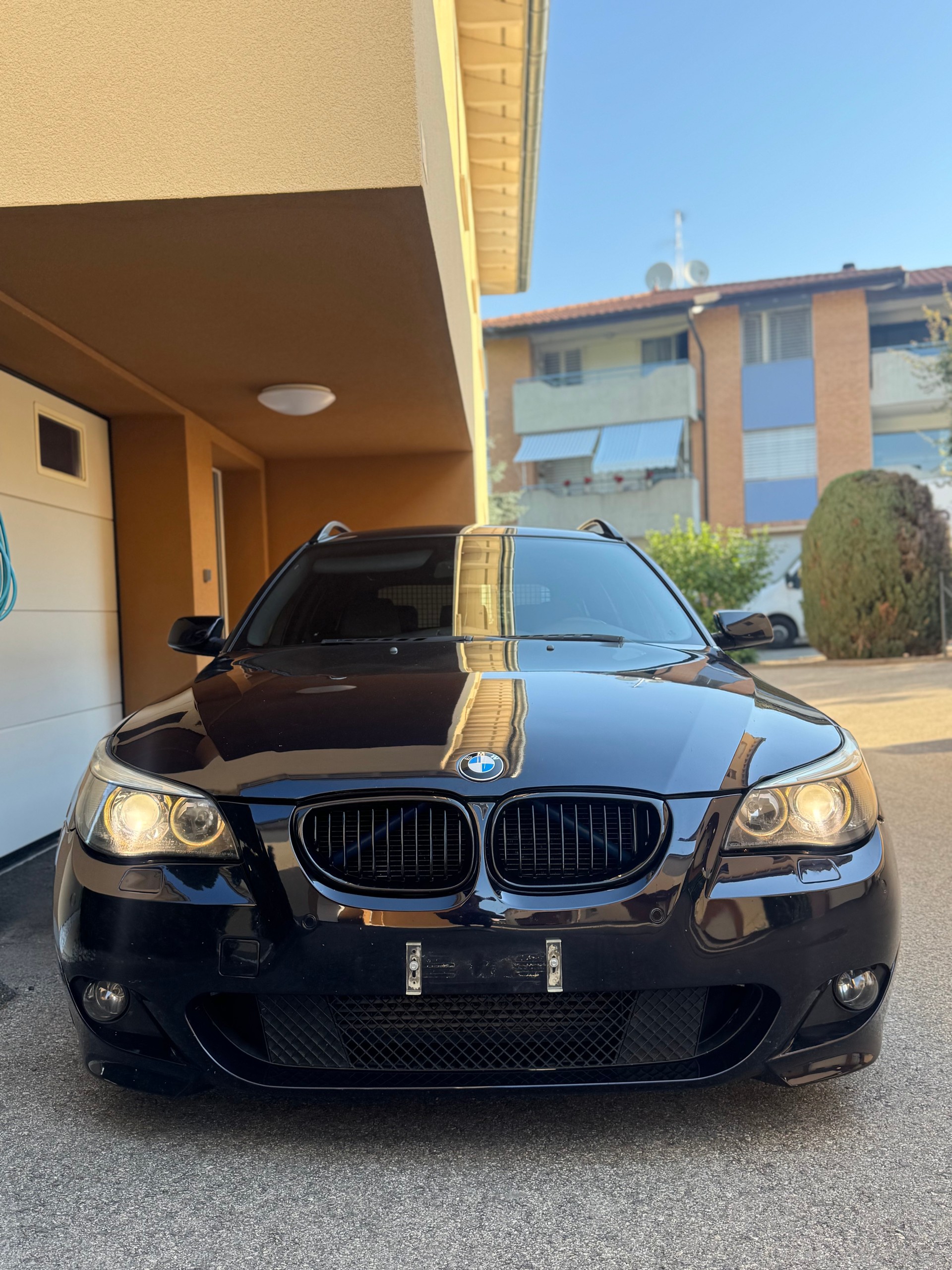 BMW 530d Touring-image-1