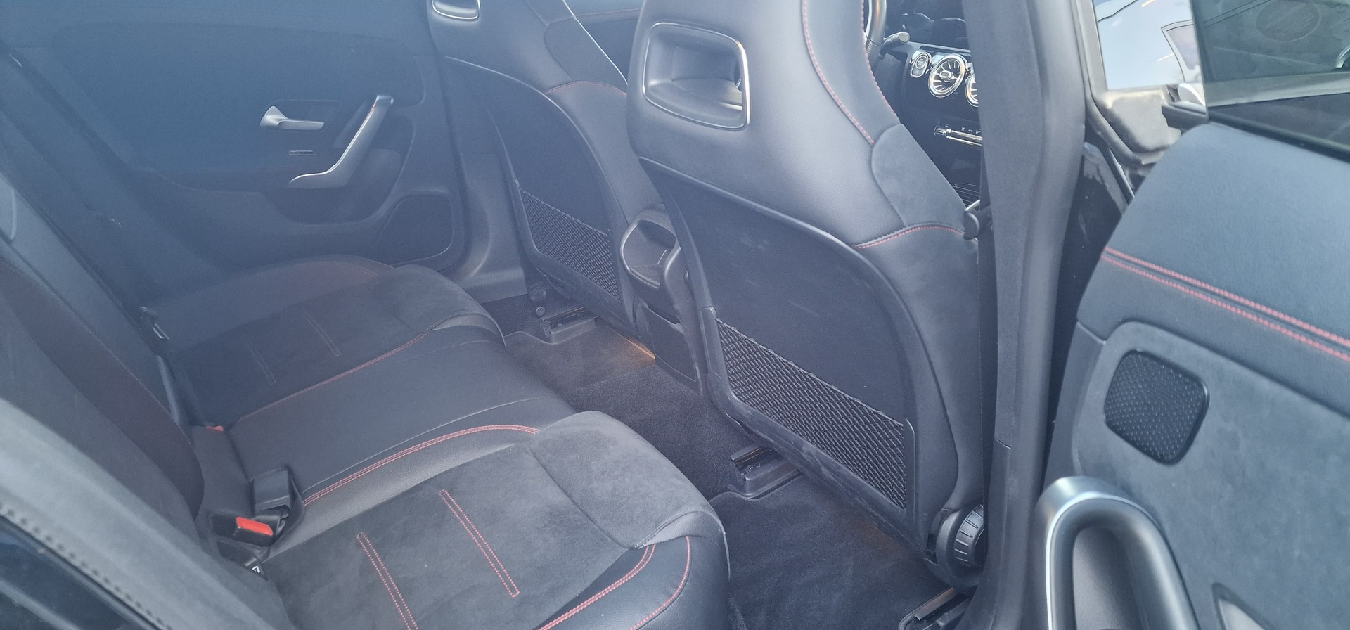 MERCEDES-BENZ CLA 220 AMG Line 4matic-image-4