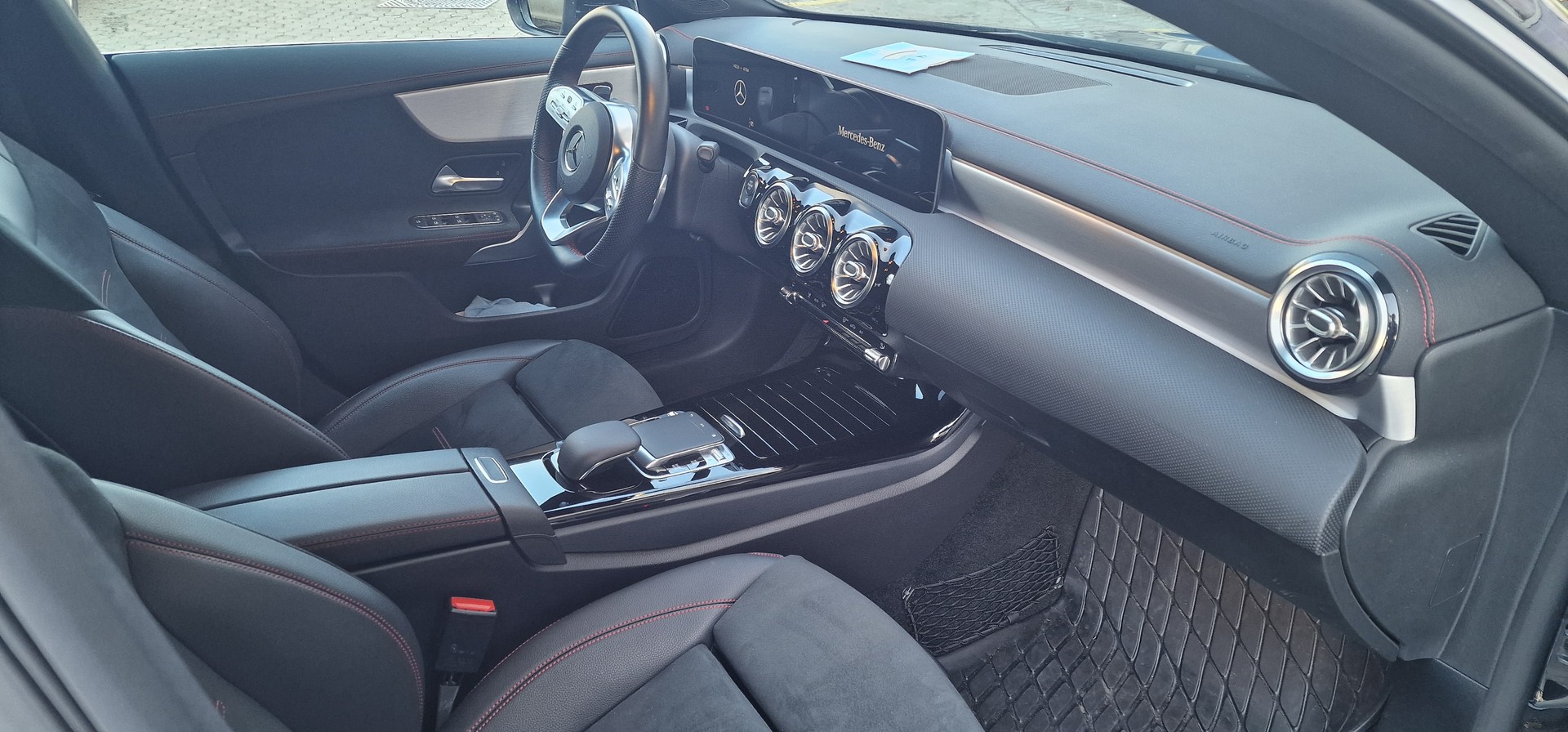 MERCEDES-BENZ CLA 220 AMG Line 4matic-image-2