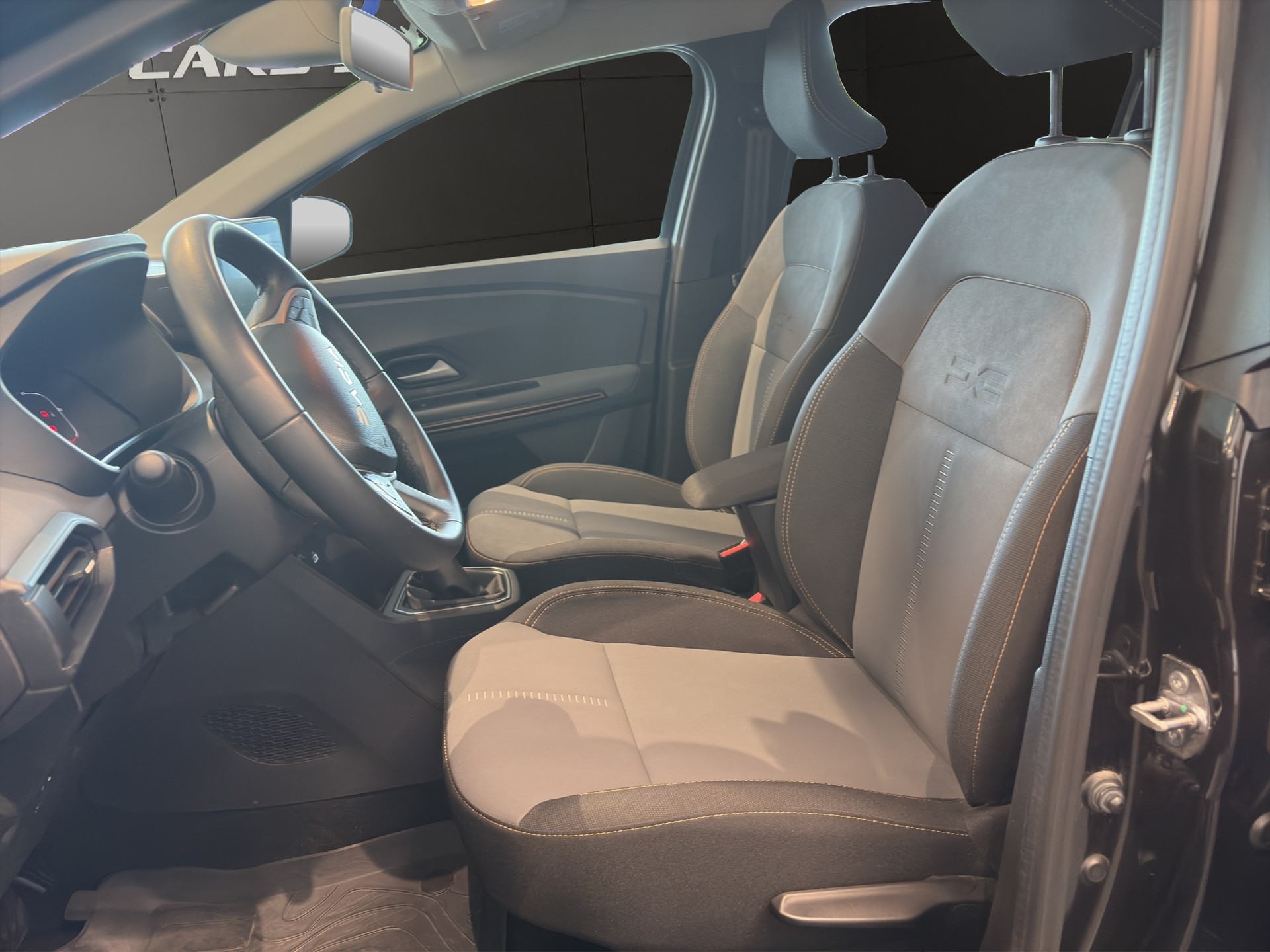 DACIA Jogger HEV 140 Extreme-image-9