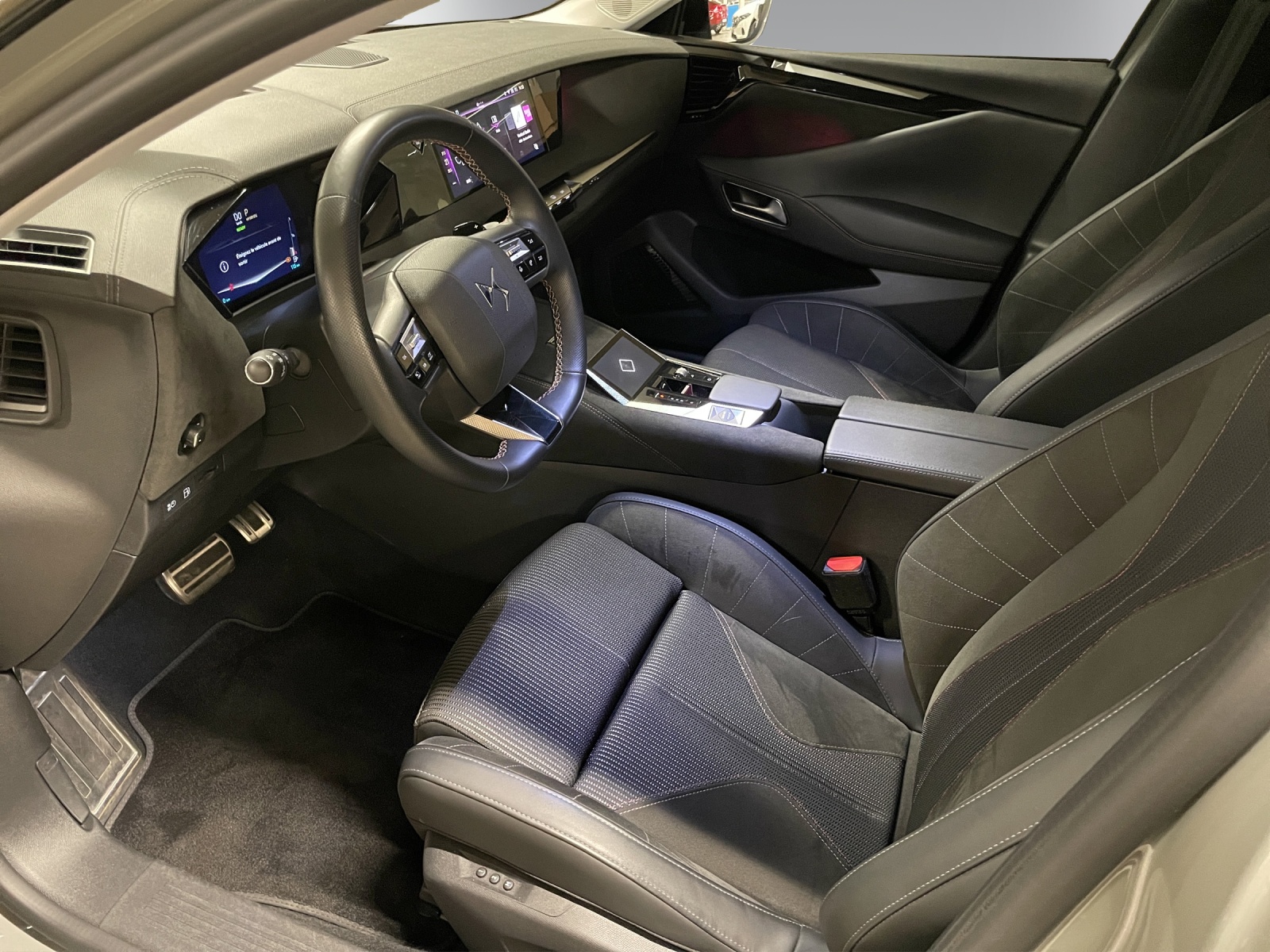 DS AUTOMOBILES DS 4 1.6 E-Tense Performance Line+-image-8