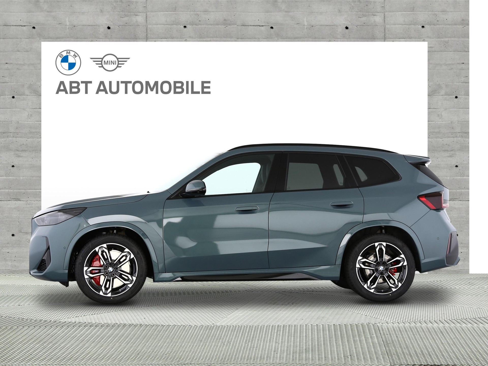 BMW X1 23i xDrive paddles-image-1