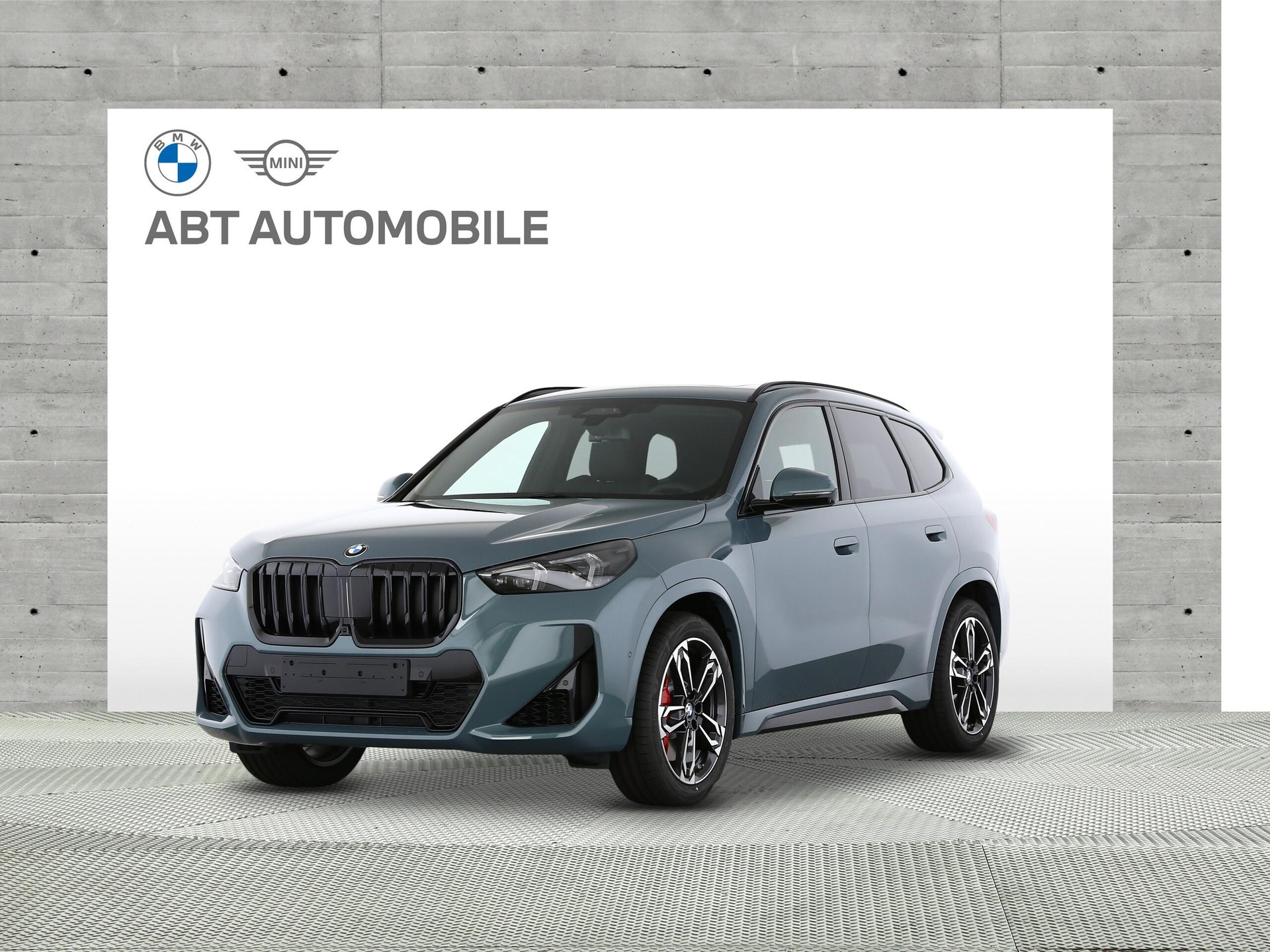 BMW X1 23i xDrive paddles-image-0