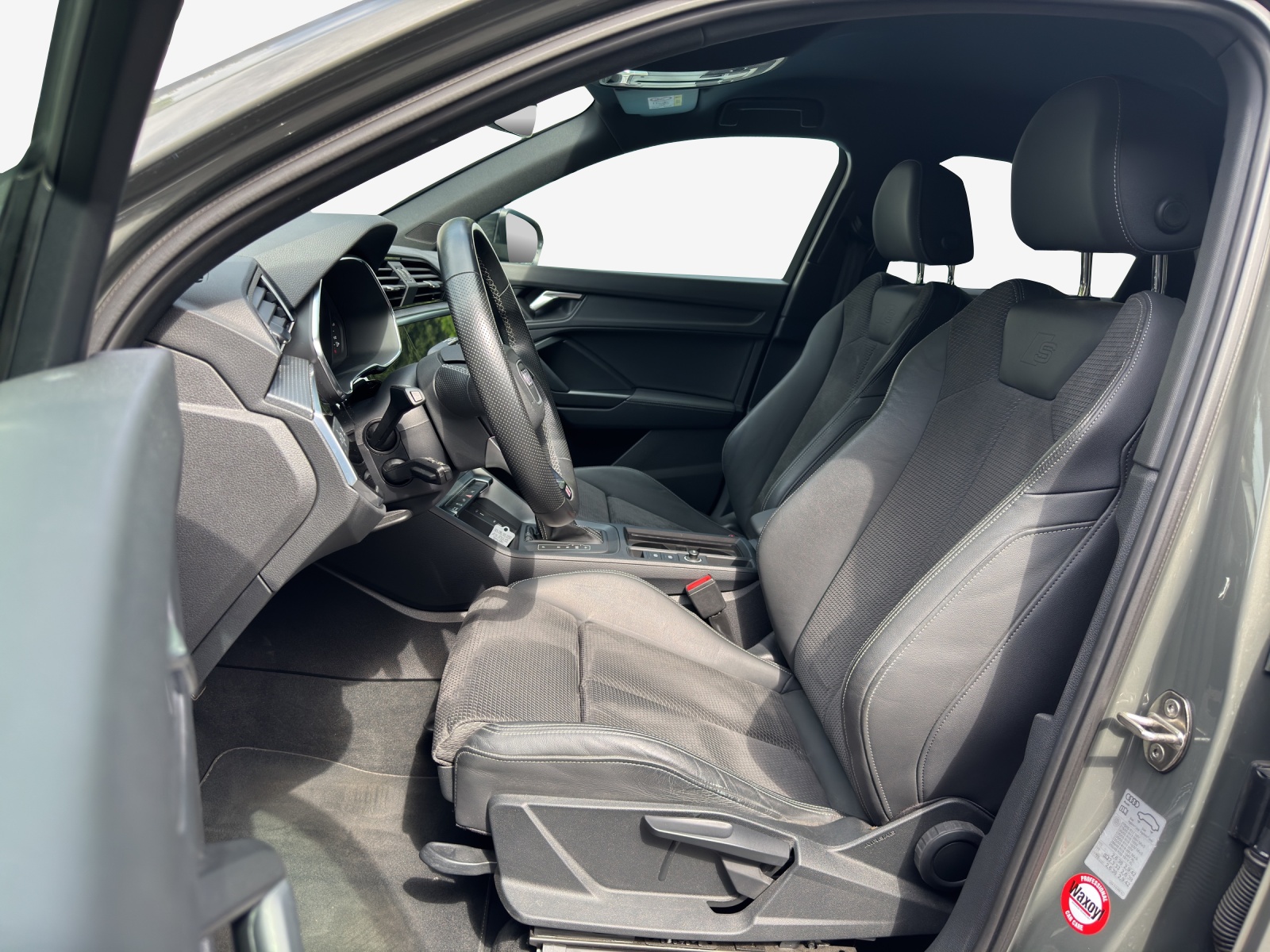 AUDI Q3 Sportback 45 TFSI e S line S-tronic-image-7
