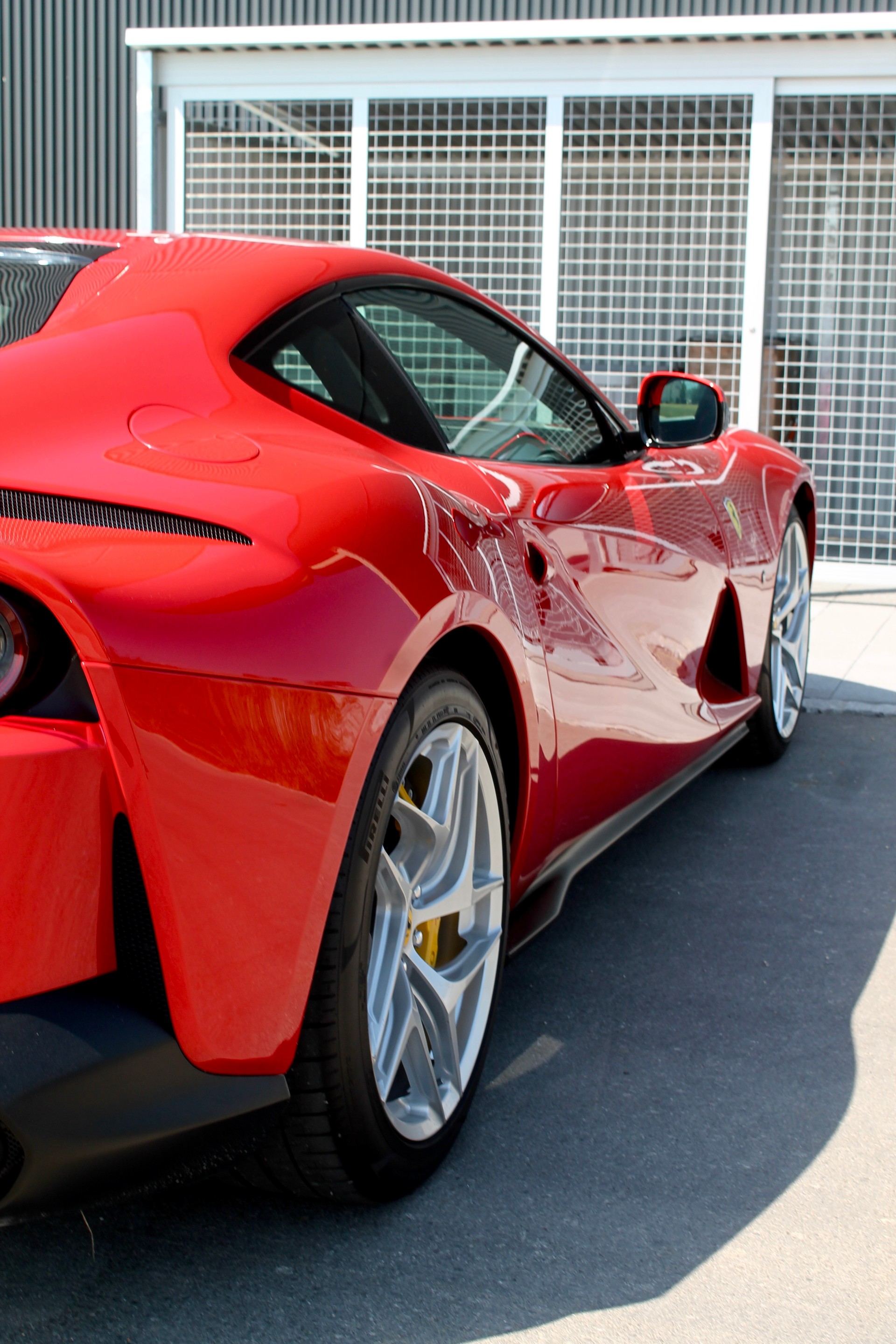 FERRARI 812 Superfast-image-3