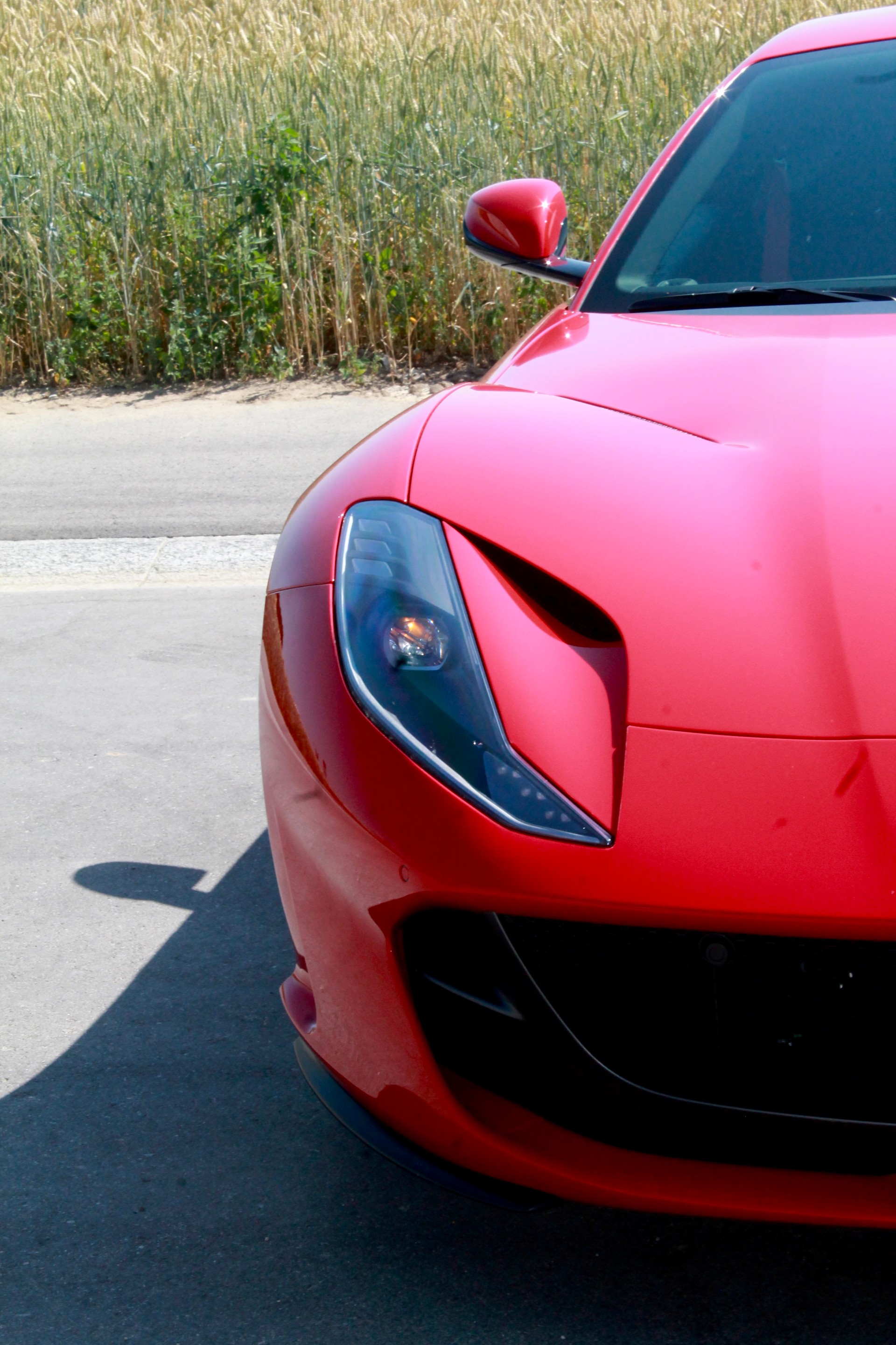 FERRARI 812 Superfast-image-2