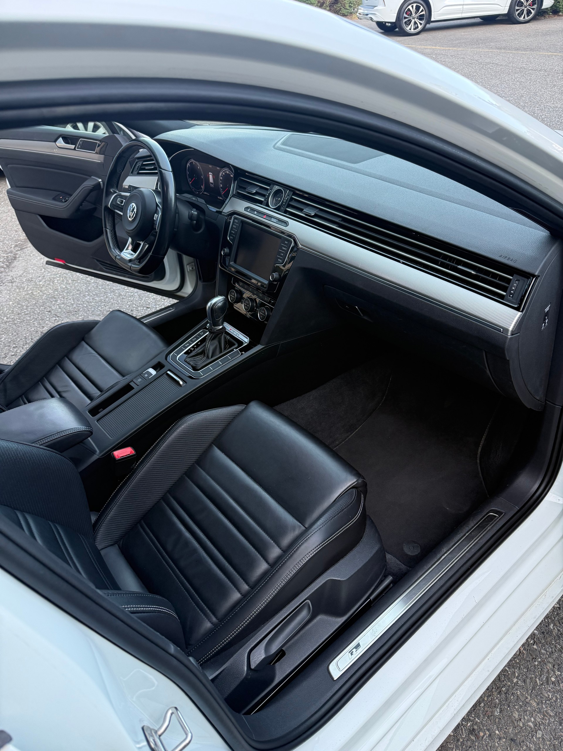 VW Passat Variant 2.0 TDI BMT High. DSG 4Motion-image-9