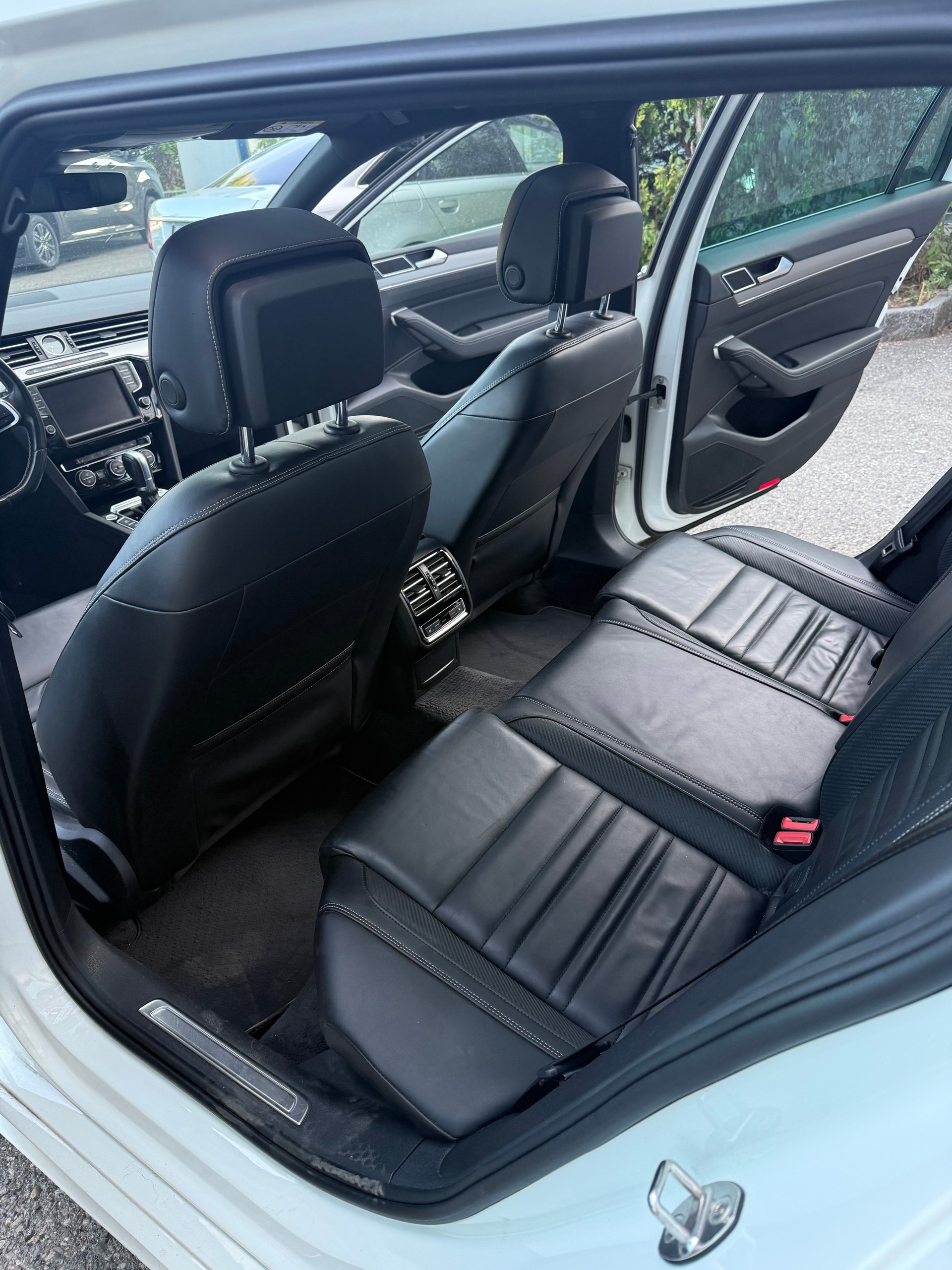 VW Passat Variant 2.0 TDI BMT High. DSG 4Motion-image-11