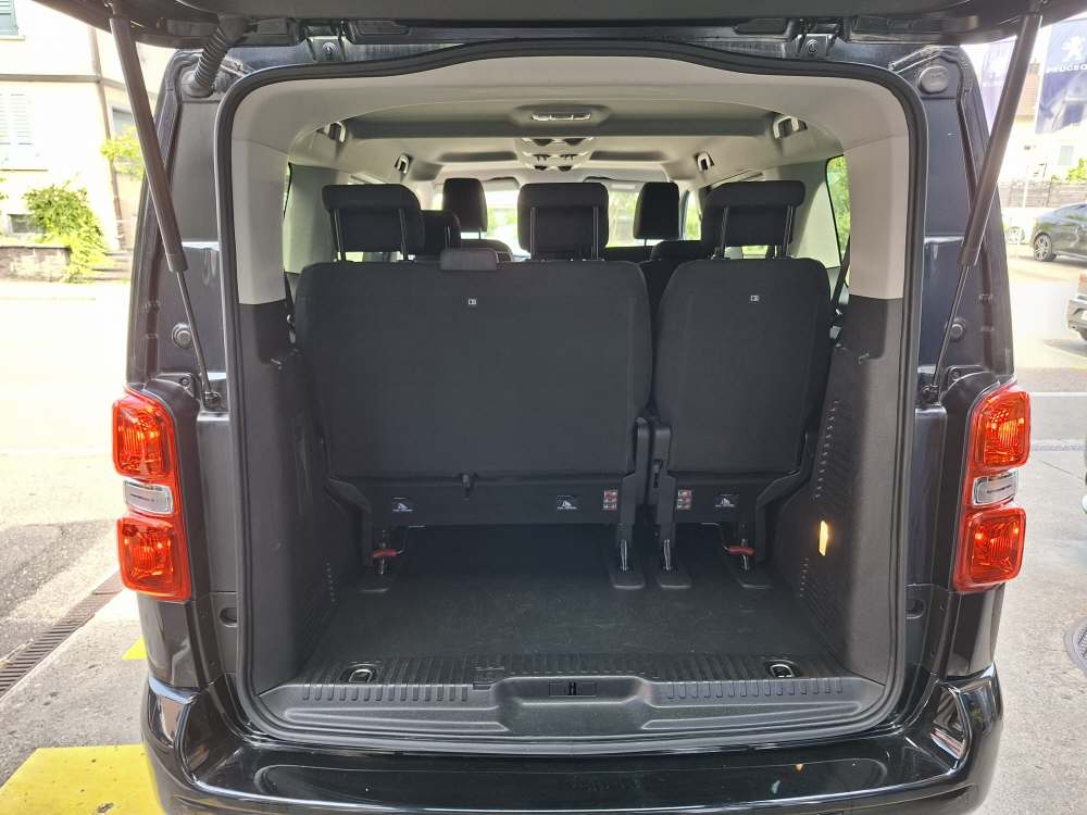 PEUGEOT Traveller Standard 2.0 BlueHDi 180 Business S/S-image-16