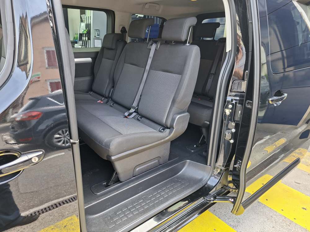 PEUGEOT Traveller Standard 2.0 BlueHDi 180 Business S/S-image-9