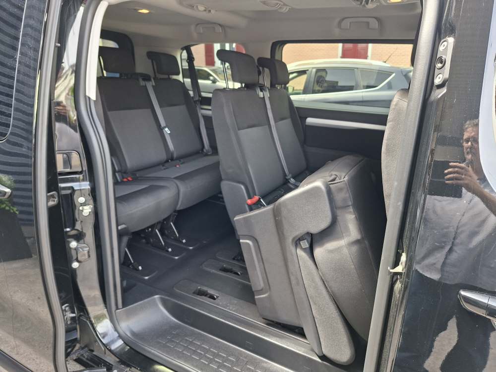 PEUGEOT Traveller Standard 2.0 BlueHDi 180 Business S/S-image-19