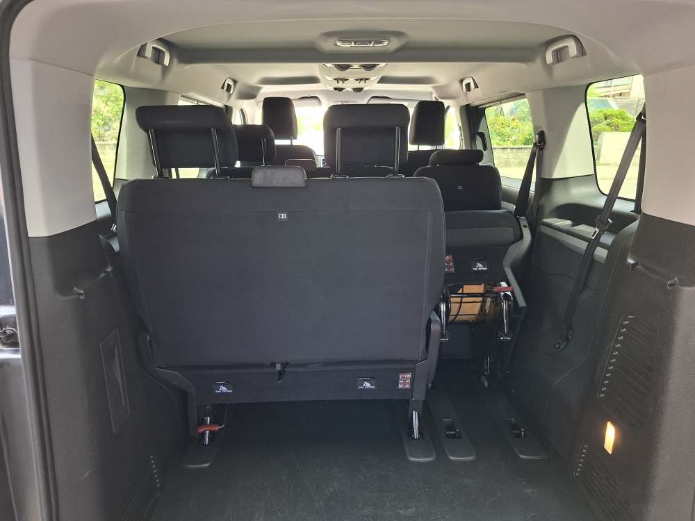 PEUGEOT Traveller Standard 2.0 BlueHDi 180 Business S/S-image-17