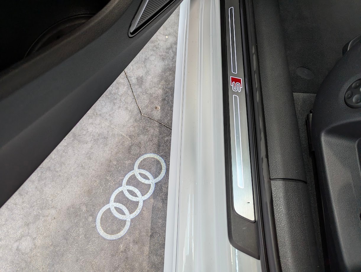AUDI S3 Sportback 2.0 T FSI quattro S-Tronic*CH-AUTO FULL BLACK-PACK S-SITZE PANO CAM B&O ASSISTS MATRIX*-image-2
