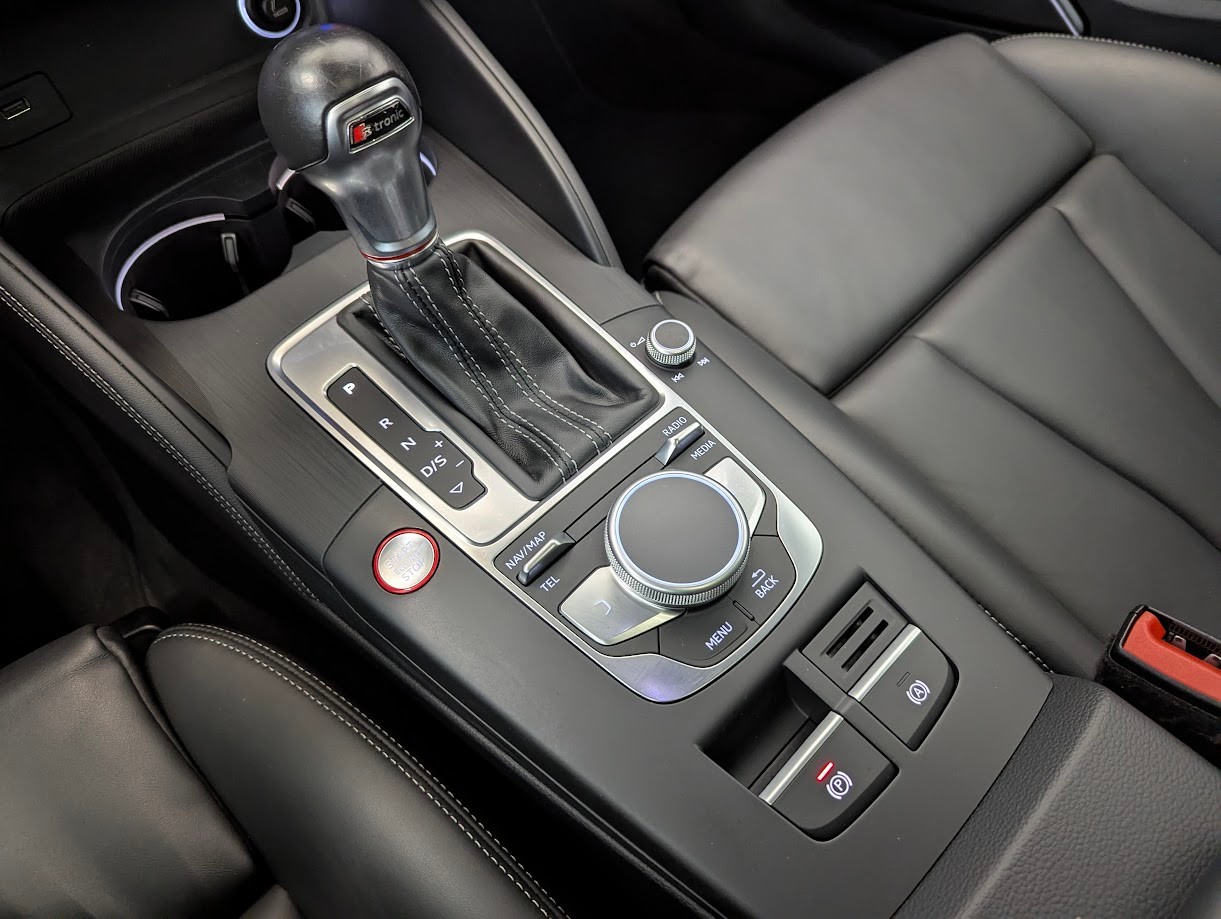 AUDI S3 Sportback 2.0 T FSI quattro S-Tronic*CH-AUTO FULL BLACK-PACK S-SITZE PANO CAM B&O ASSISTS MATRIX*-image-24