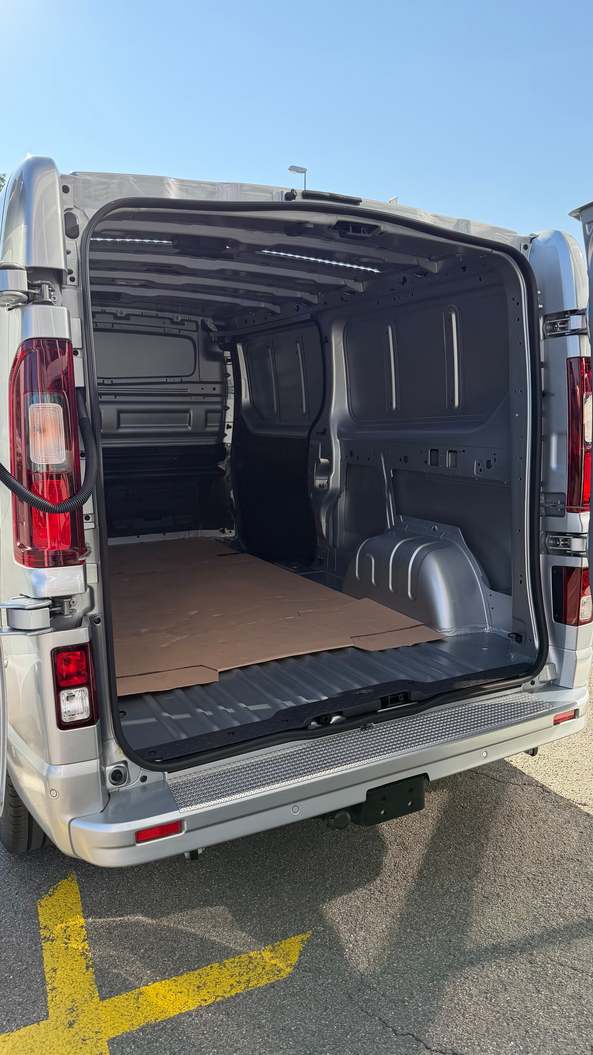 RENAULT Trafic Ultimate L2H1-image-4
