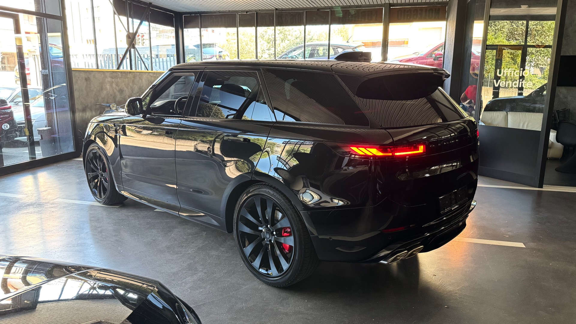 LAND ROVER Range Rover Sport P530 4.4 V8 First Edition Automatic-image-3