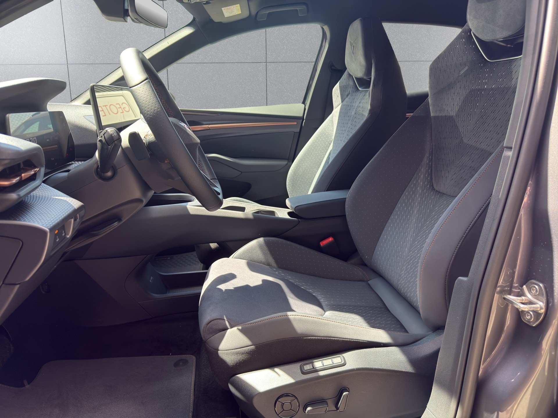 CUPRA Raval 52 kWh Dynamic+ Launch Edition-image-10