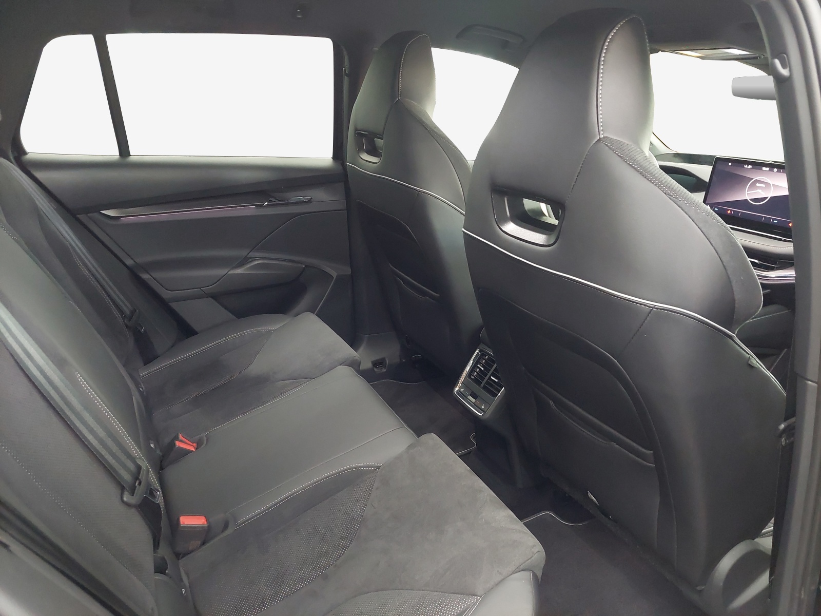 SKODA Enyaq iV 80 SportLine-image-13