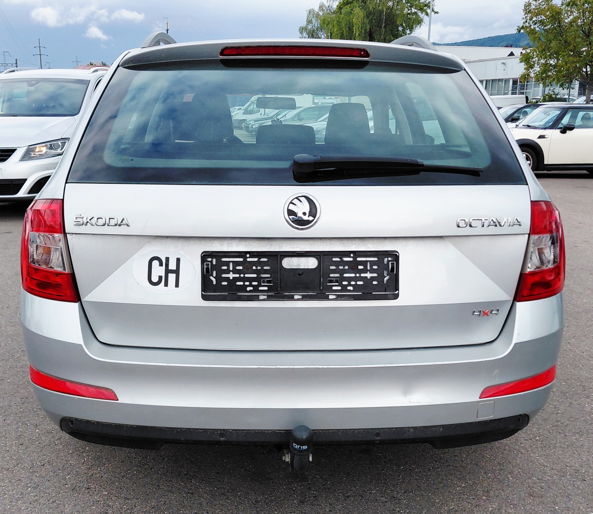 SKODA Octavia Combi 1.6 TDI Elegance 4x4-image-6