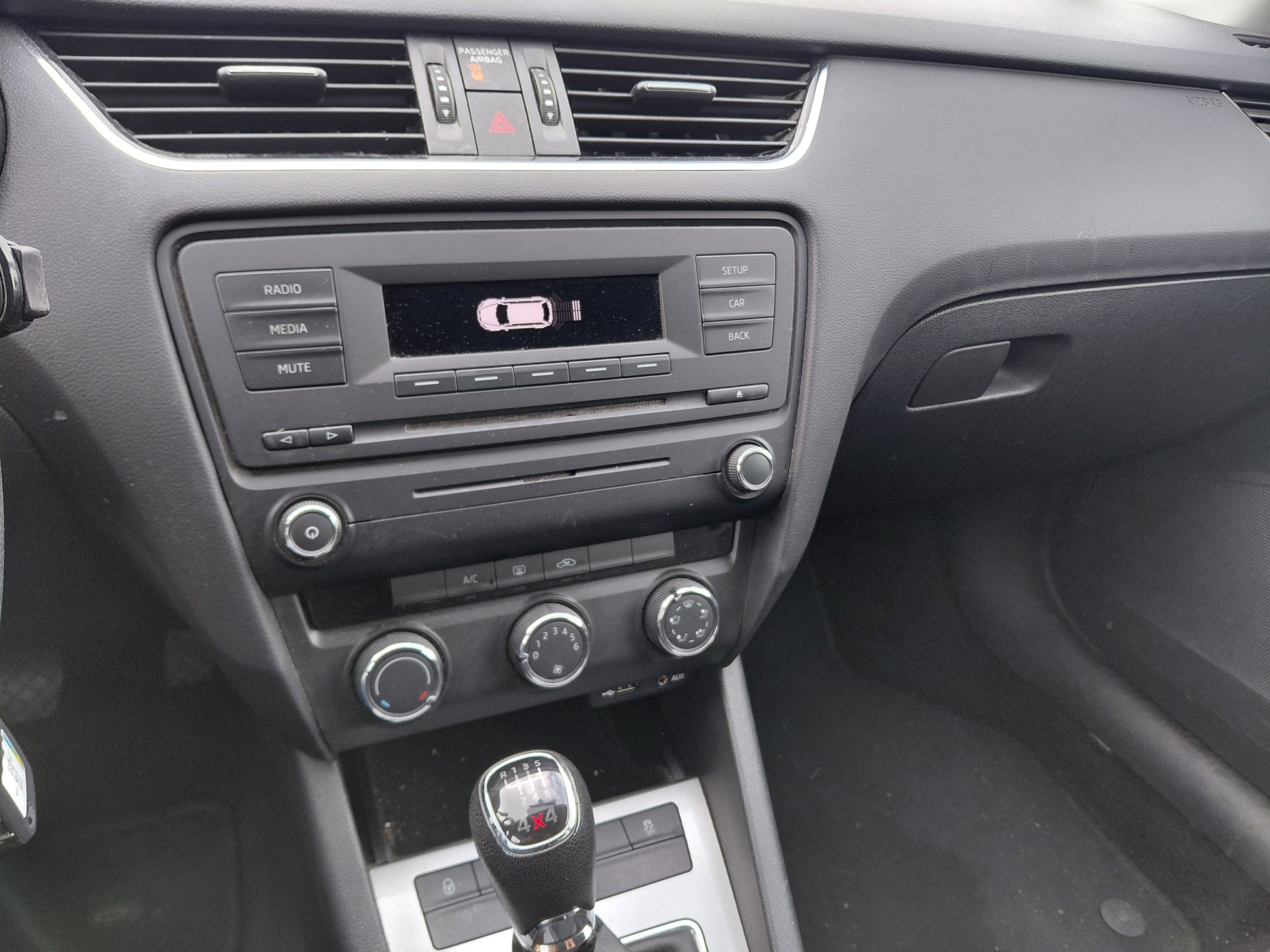 SKODA Octavia Combi 1.6 TDI Elegance 4x4-image-8