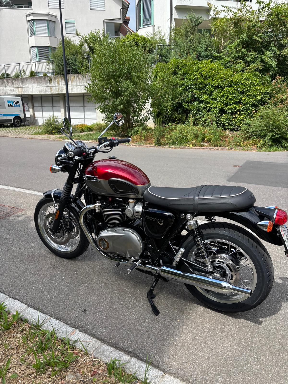 TRIUMPH Bonneville T120-showroom-element-2