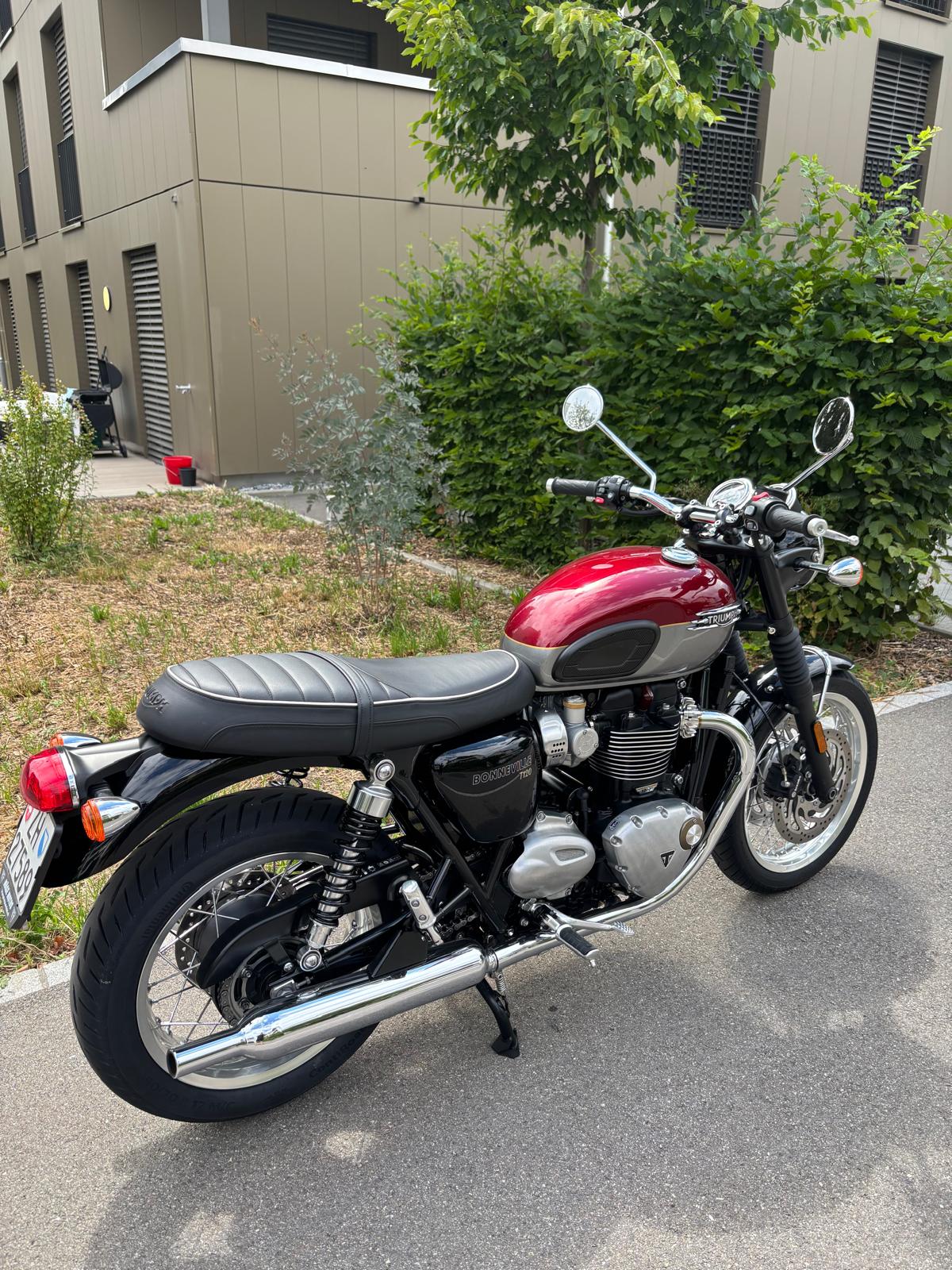 TRIUMPH Bonneville T120-showroom-element-3