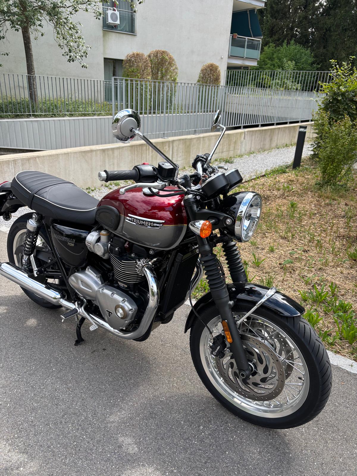 TRIUMPH Bonneville T120