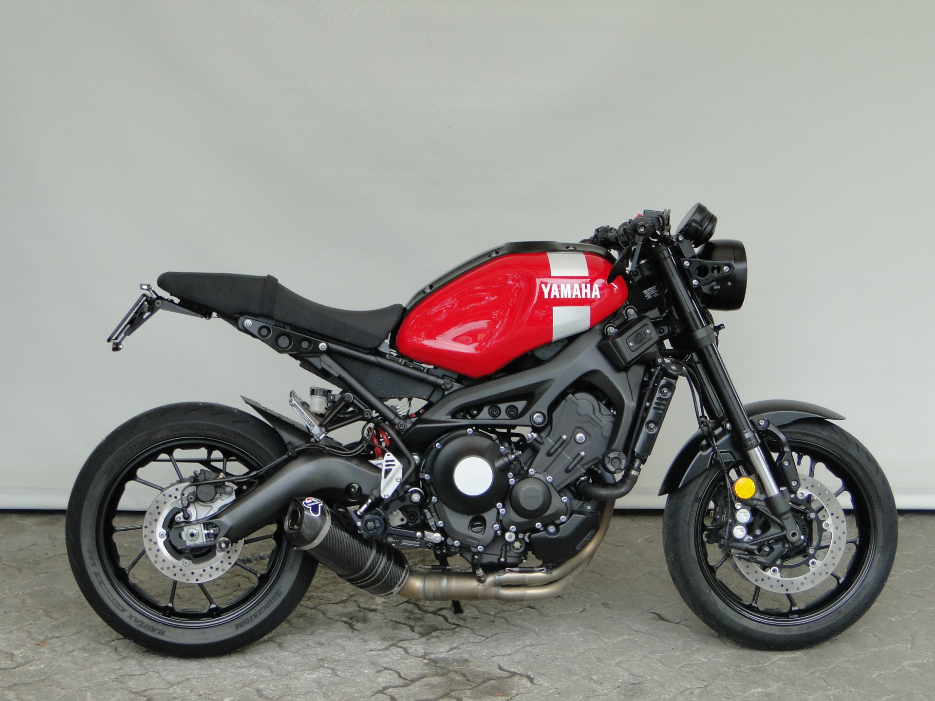 YAMAHA XSR 900 sehr viel Zubehör-showroom-element-1