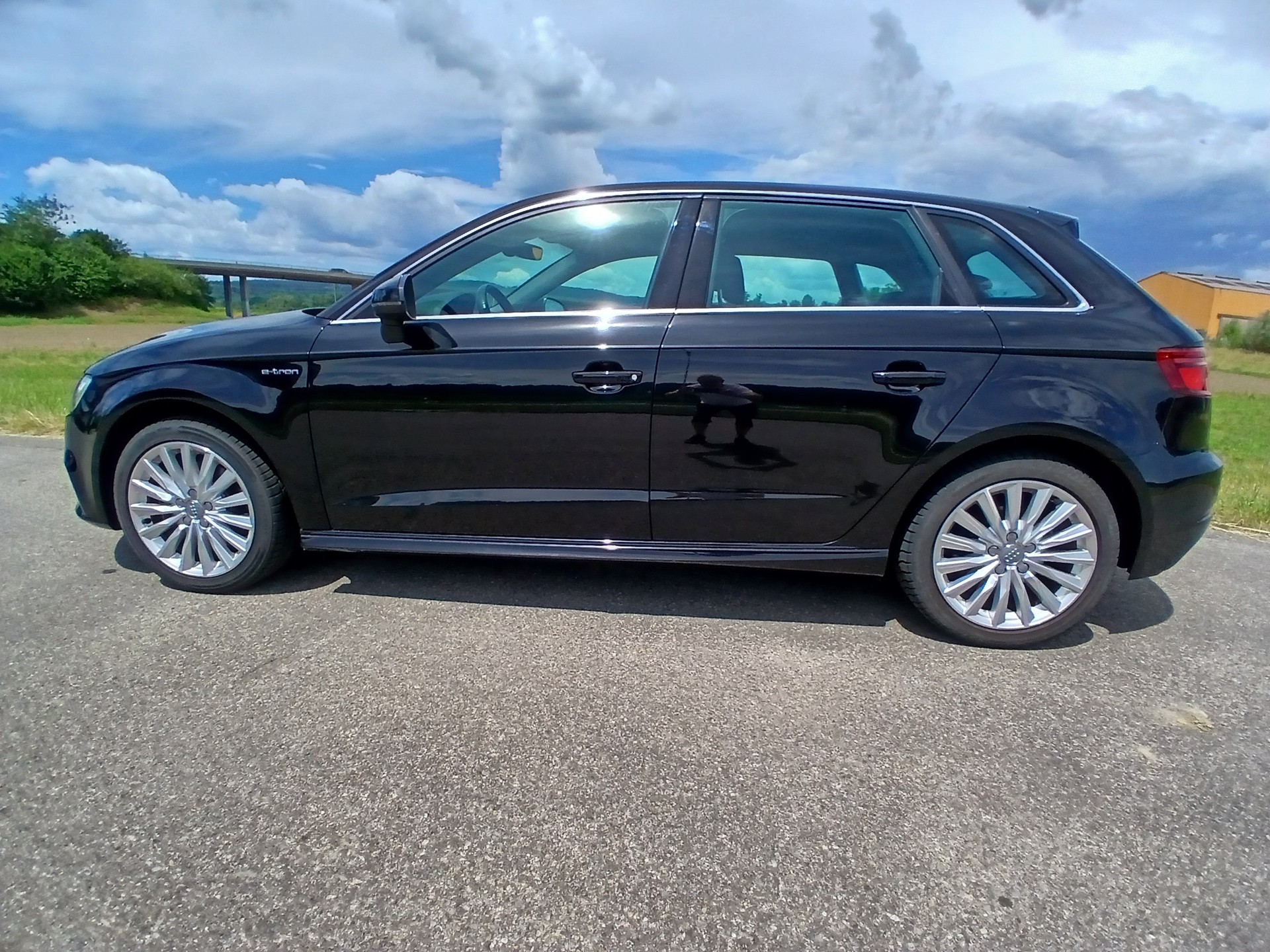 AUDI A3 Sportback 1.4 e-tron Sport S-tronic-image-1