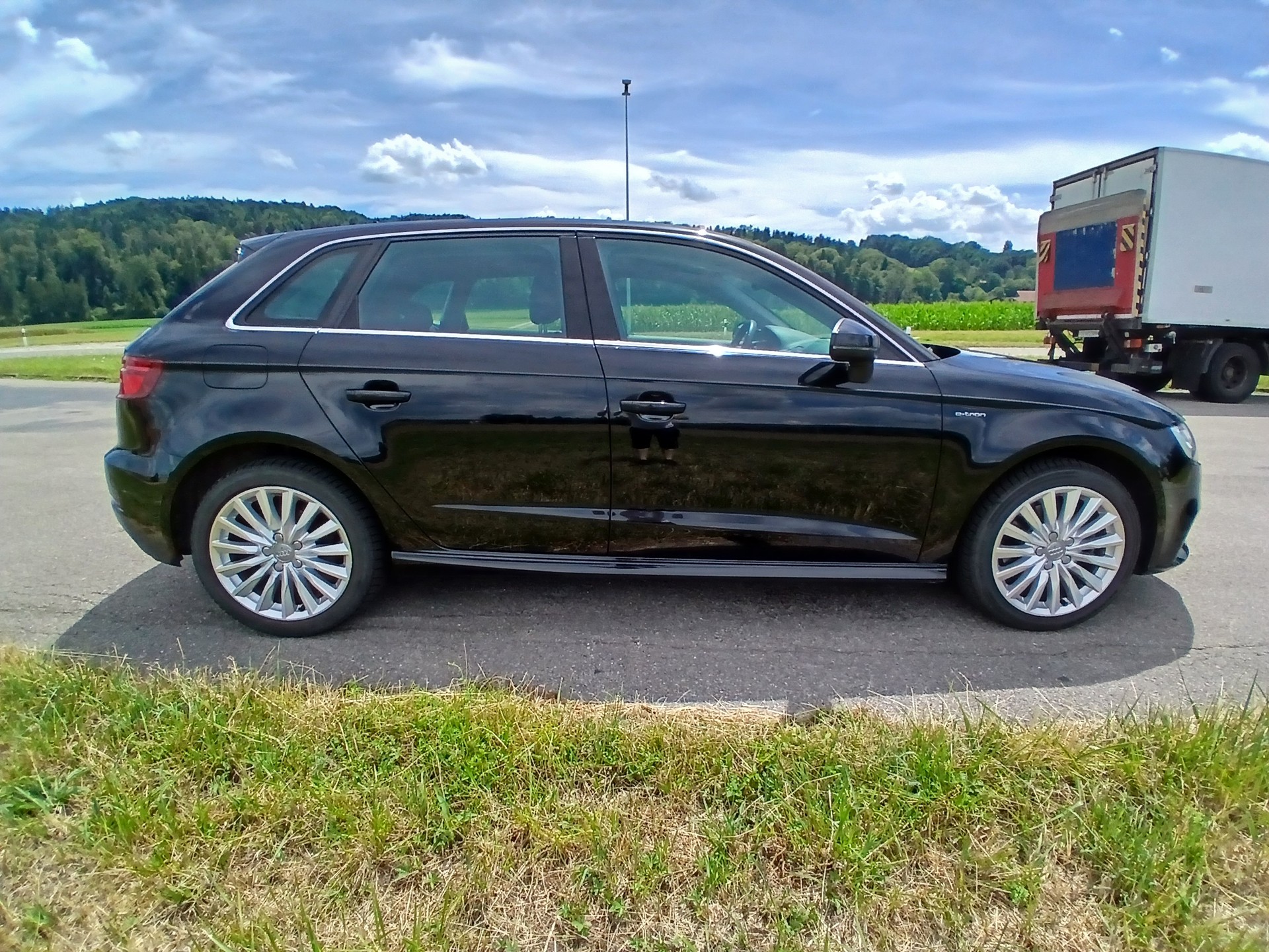 AUDI A3 Sportback 1.4 e-tron Sport S-tronic-image-5