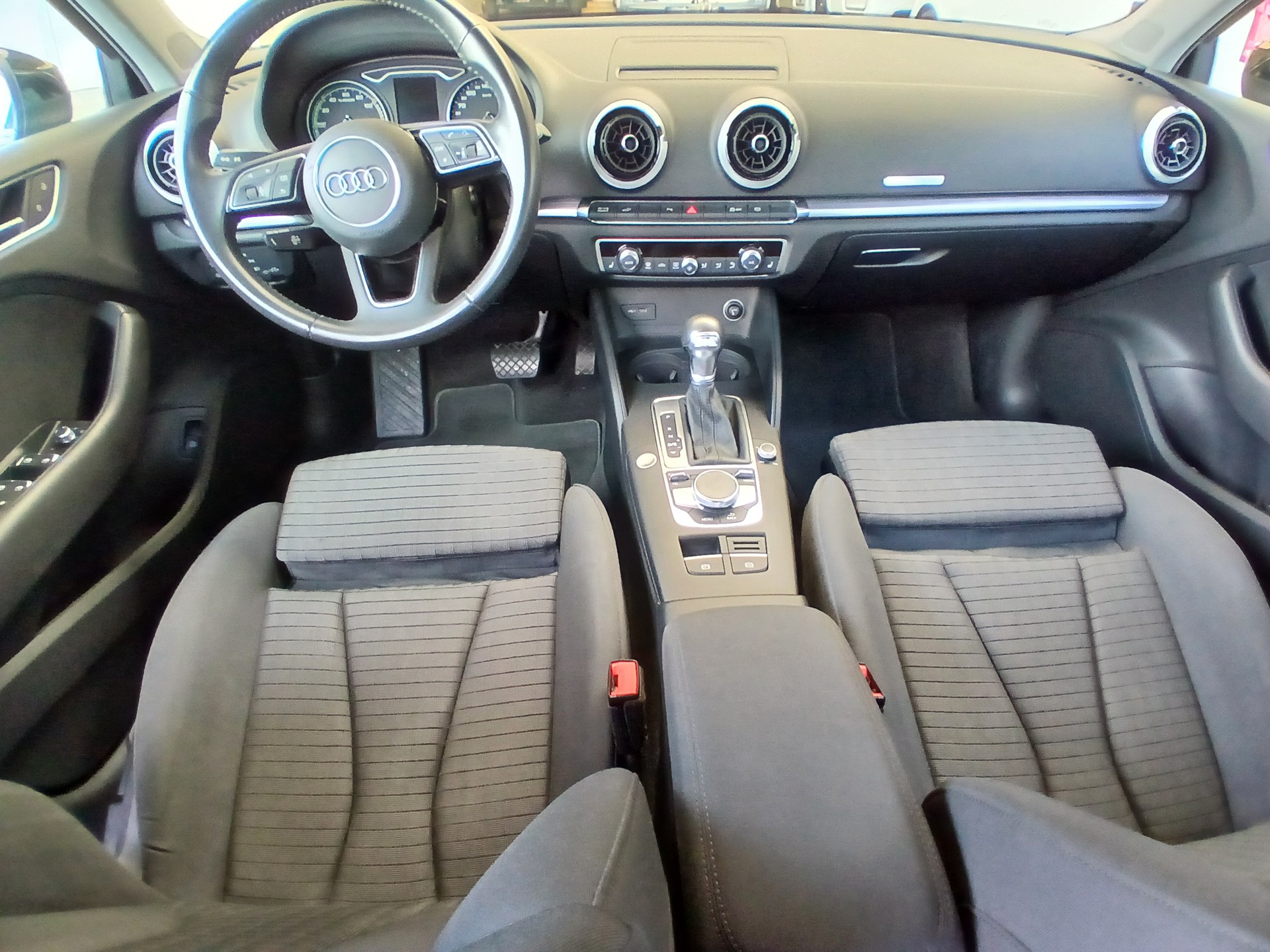 AUDI A3 Sportback 1.4 e-tron Sport S-tronic-image-9