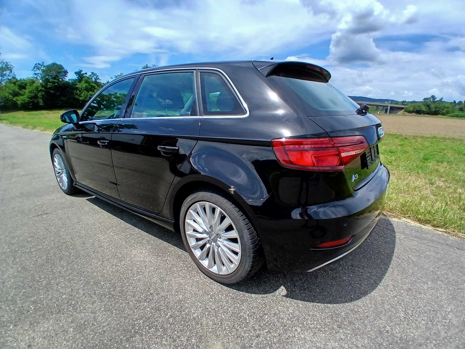 AUDI A3 Sportback 1.4 e-tron Sport S-tronic-image-2