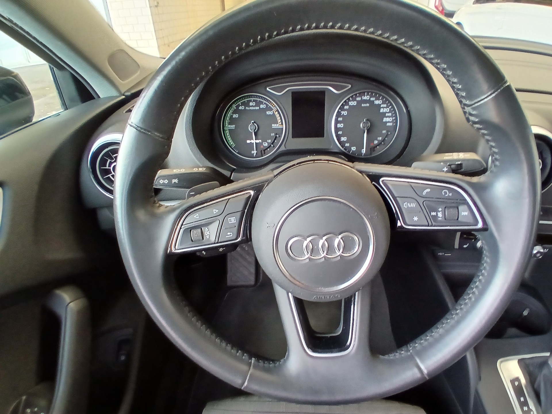 AUDI A3 Sportback 1.4 e-tron Sport S-tronic-image-10