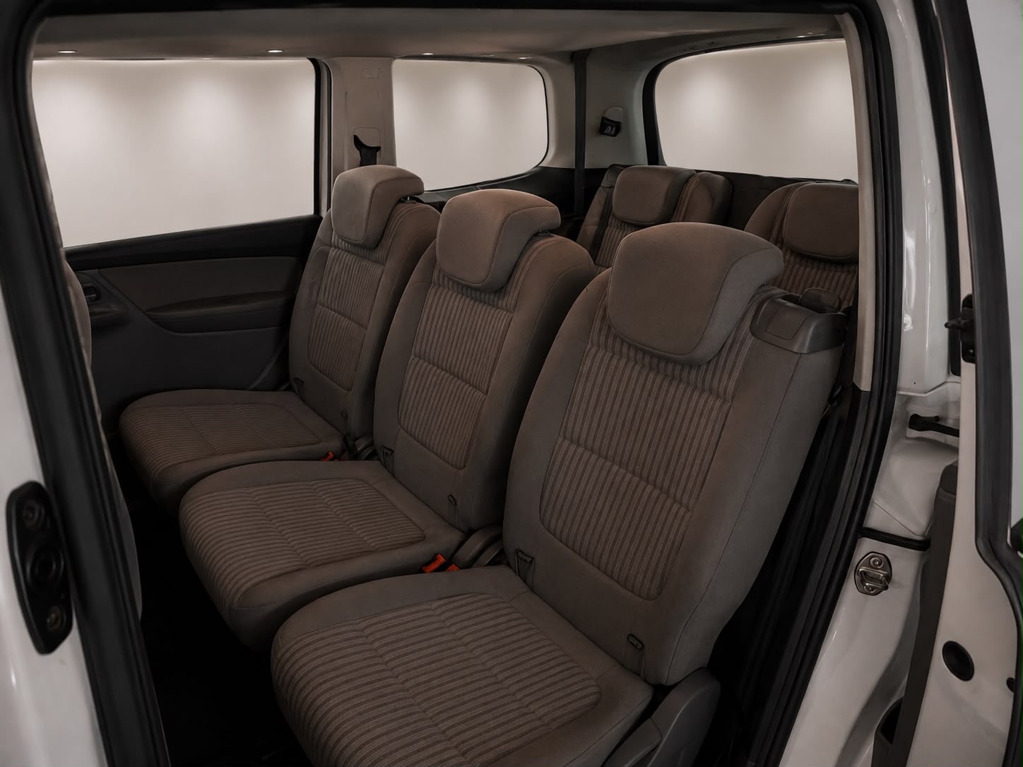 SEAT Alhambra 2.0 TDI DSG 7 Plätzer mit AHK.-image-10