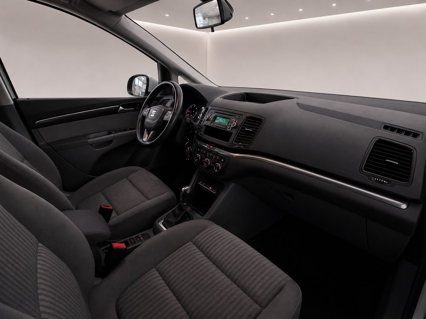 SEAT Alhambra 2.0 TDI DSG 7 Plätzer mit AHK.-image-9