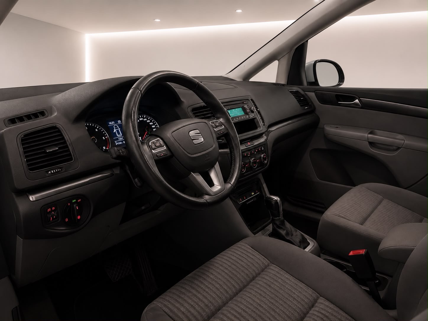 SEAT Alhambra 2.0 TDI DSG 7 Plätzer mit AHK.-image-8