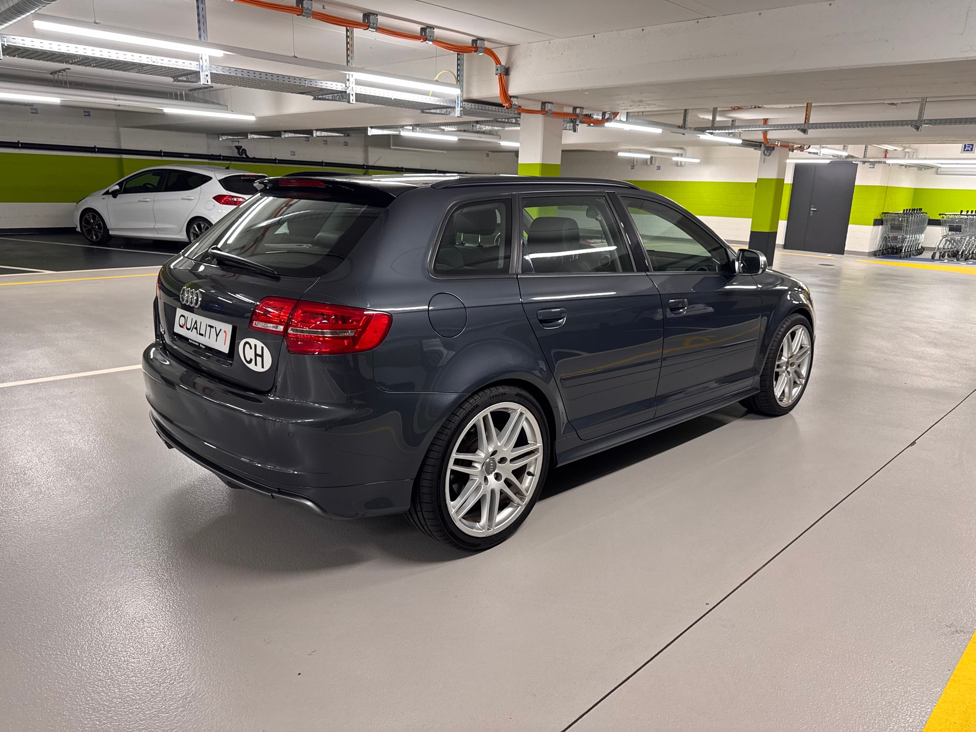AUDI S3 Sportback 2.0 TFSI quattro-image-4
