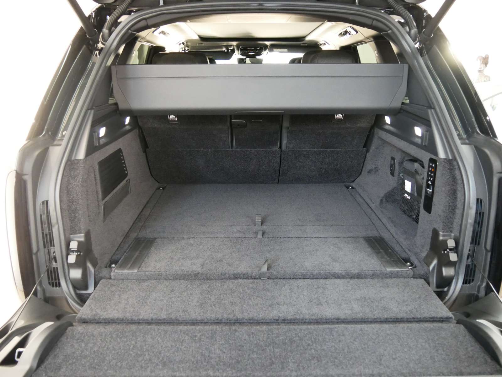 LAND ROVER Range Rover P510e Si6 PHEV SV Automatic-image-15