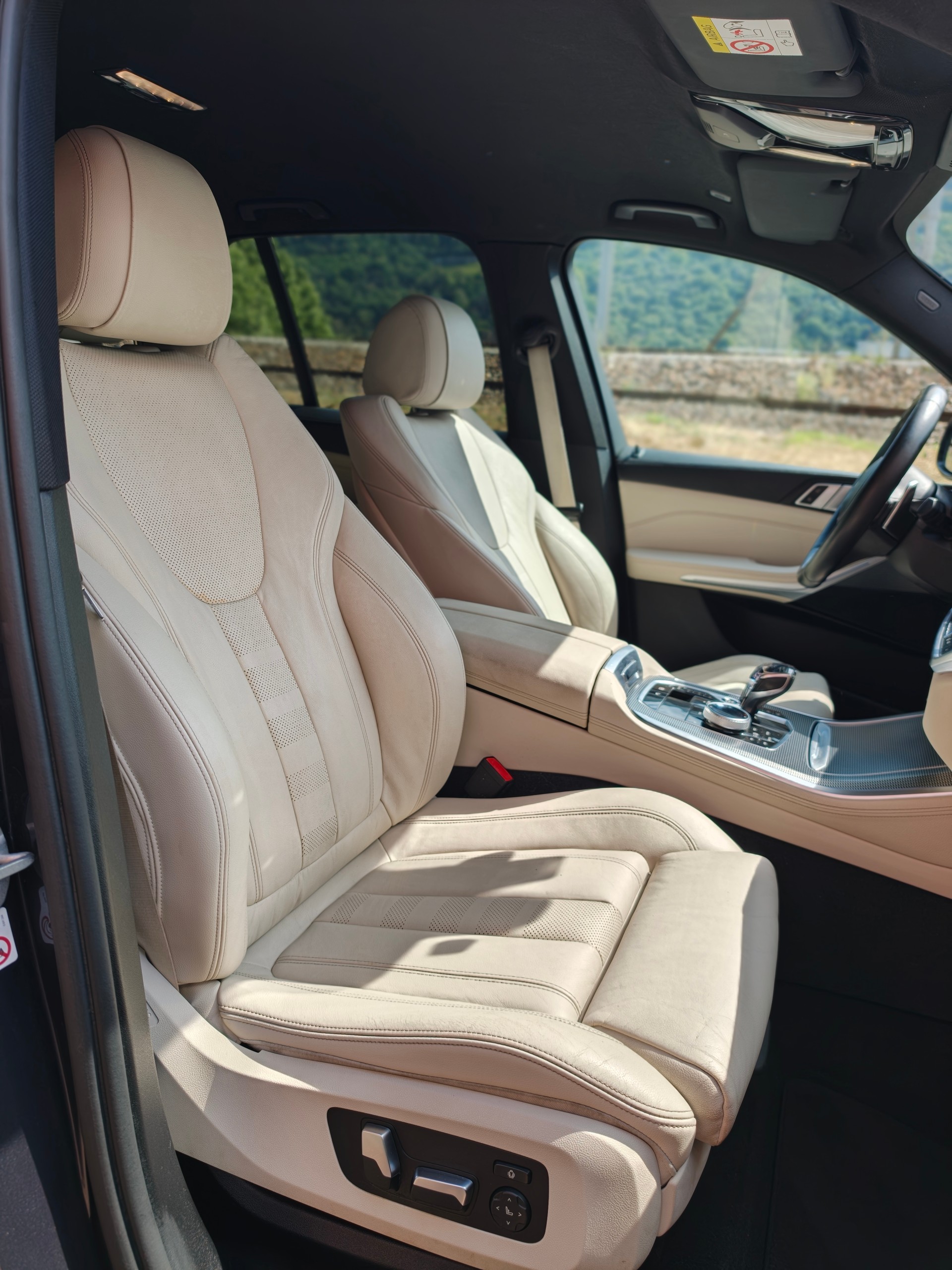 BMW X5 xDrive M50d Steptronic-image-12