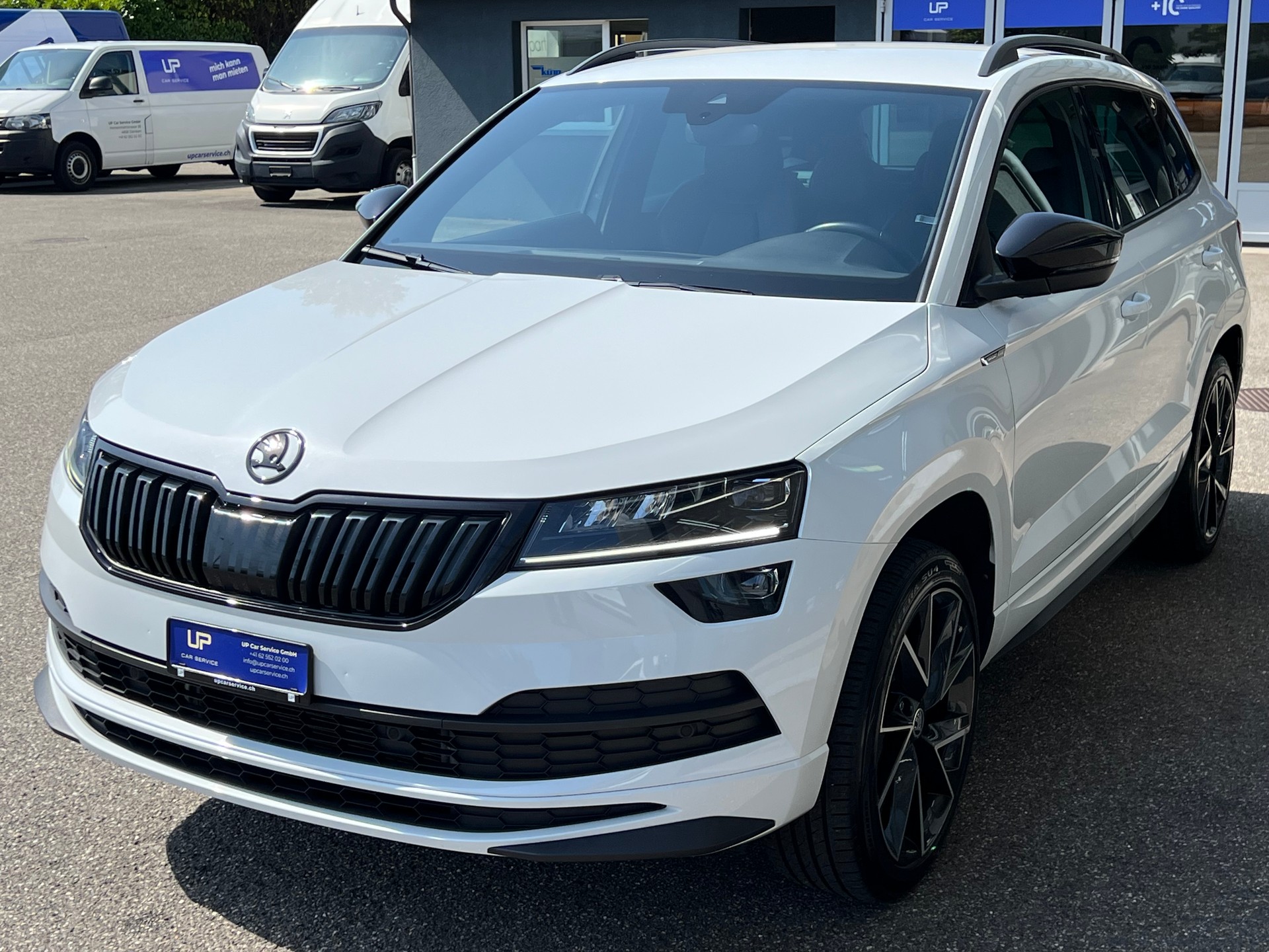 SKODA Karoq 2.0 TSI SportLine DSG 4x4 * AHK 1.9 T *-showroom-element-1